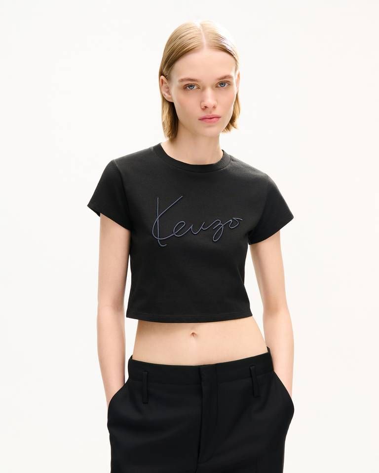 Áo thun croptop KENZO Signature thêu chữ ký, chất liệu cotton.