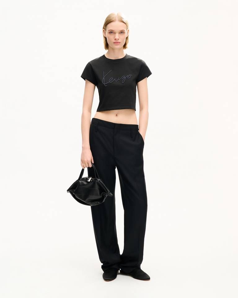 Áo thun croptop KENZO Signature thêu chữ ký, chất liệu cotton.