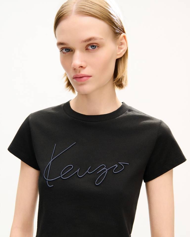 Áo thun croptop KENZO Signature thêu chữ ký, chất liệu cotton.