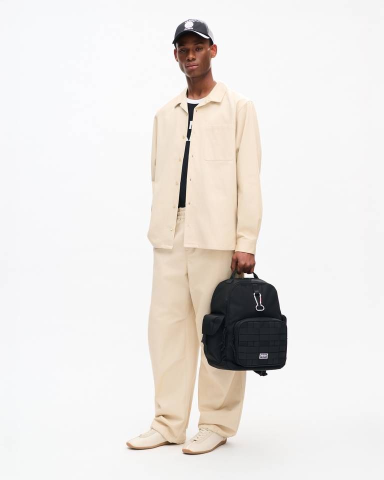Áo sơ mi dáng rộng đặc trưng của KENZO, chất liệu cotton họa tiết xương cá.