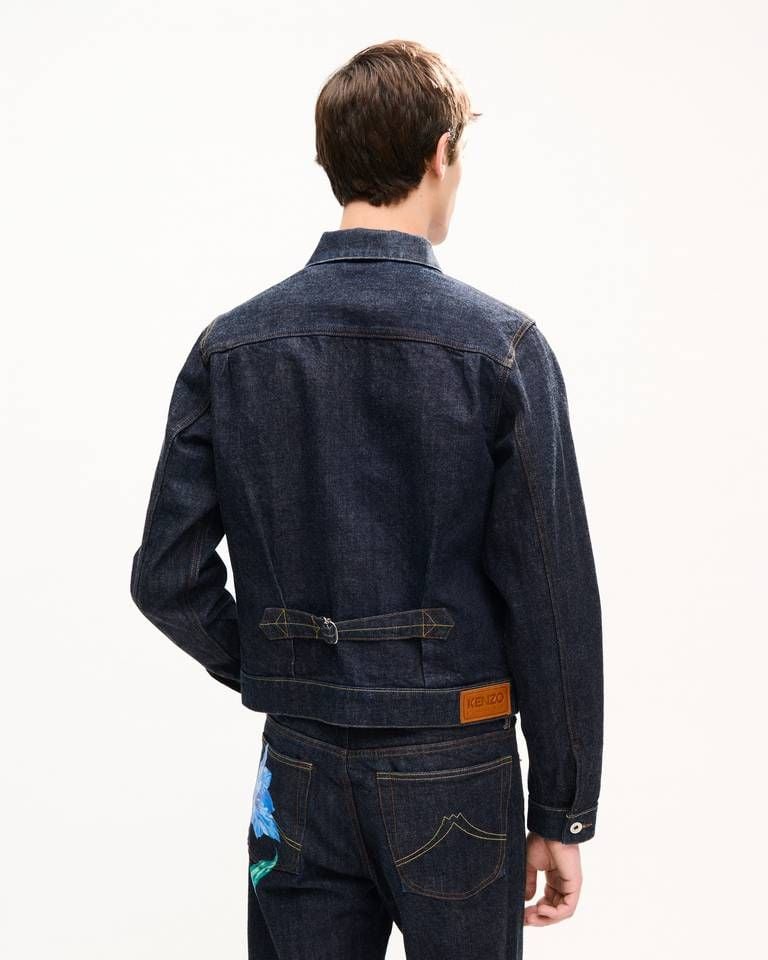 Áo khoác dáng suông xếp ly Tulip của KENZO làm từ chất liệu denim Nhật Bản.