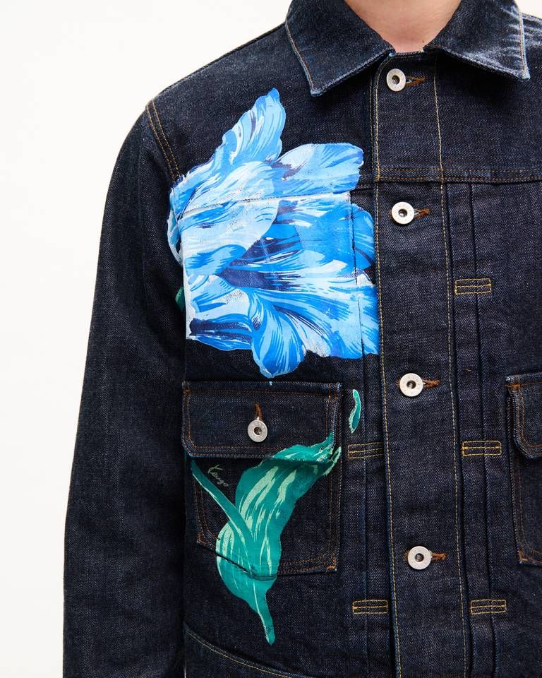 Áo khoác dáng suông xếp ly Tulip của KENZO làm từ chất liệu denim Nhật Bản.