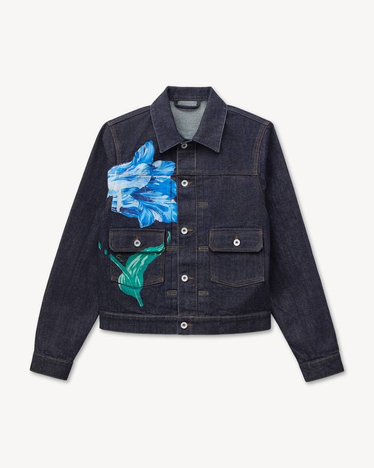 Áo khoác dáng suông xếp ly Tulip của KENZO làm từ chất liệu denim Nhật Bản.
