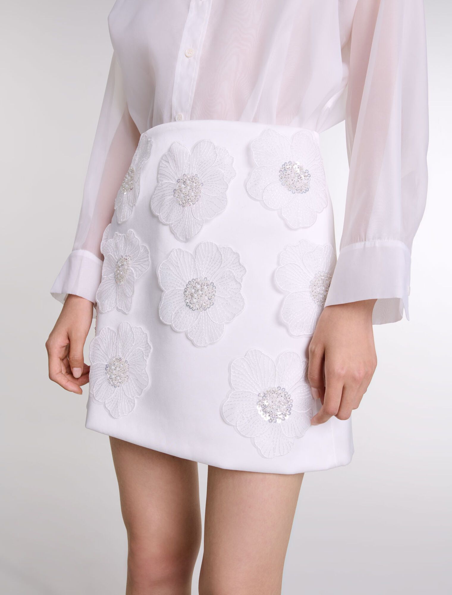 Maje - Chân váy ngắn satin họa tiết bông hoa