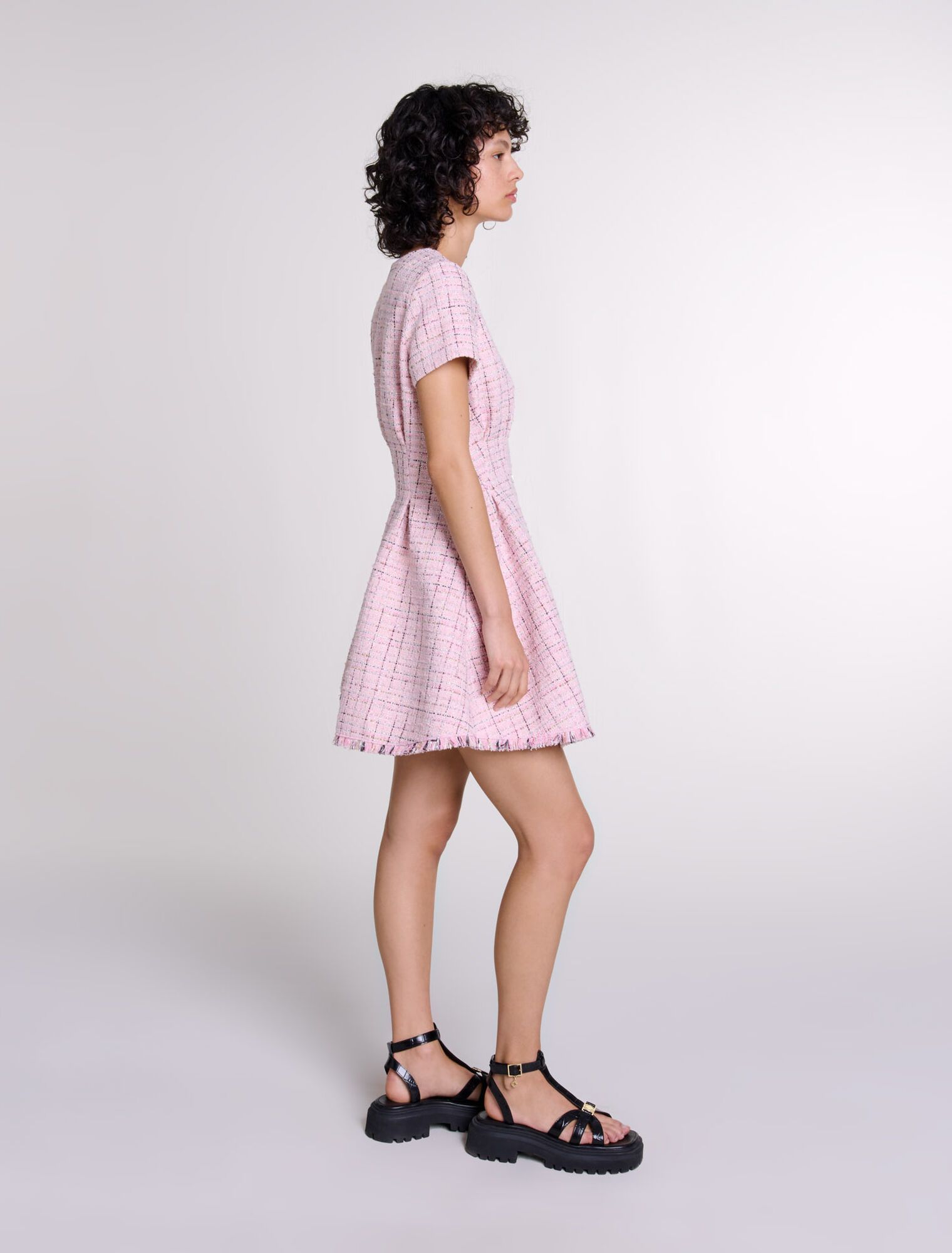 Maje - Đầm ngắn tweed ôm eo viền tua rua