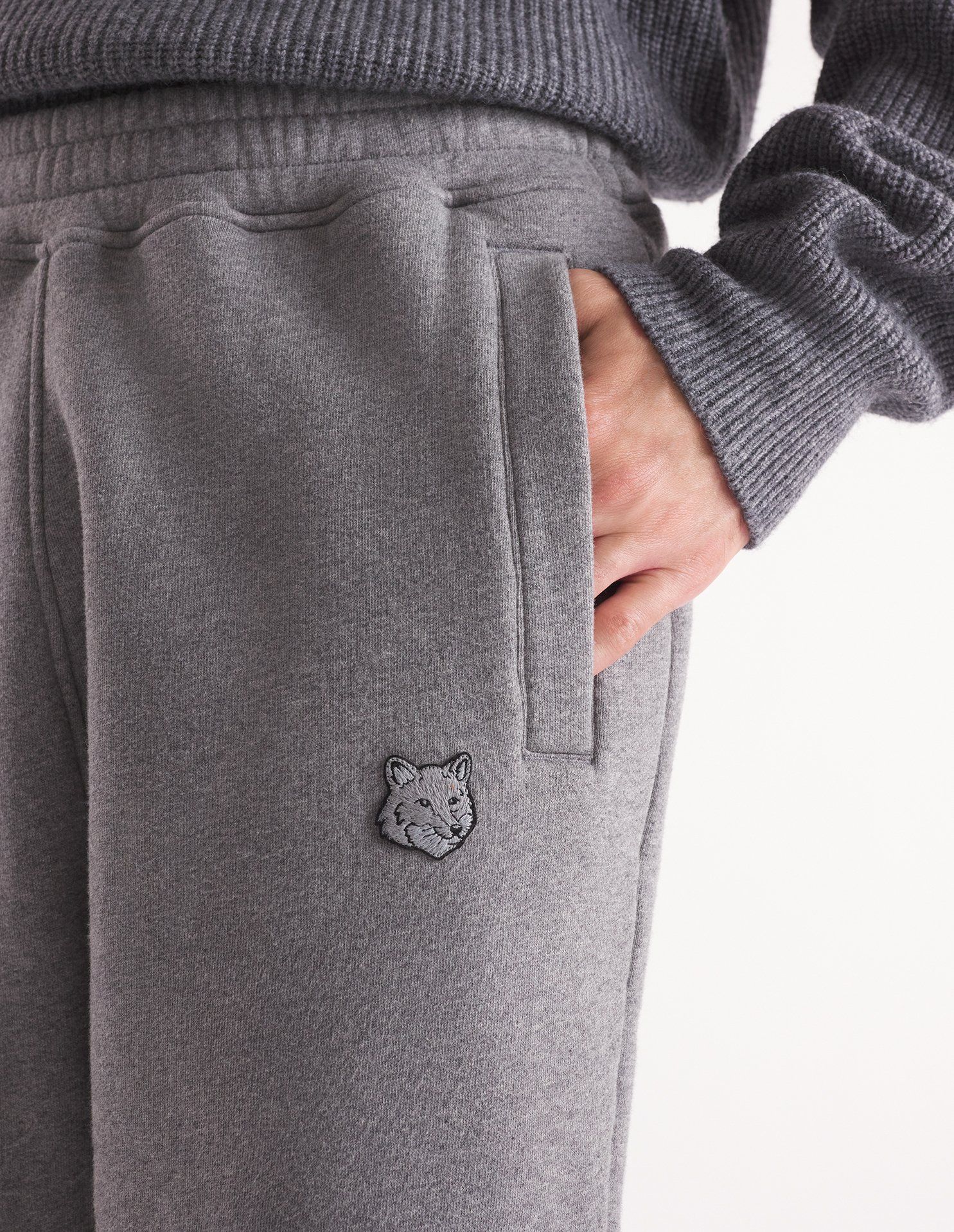 Maison Kitsuné - Quần jogger Bold Fox Head dáng Comfort