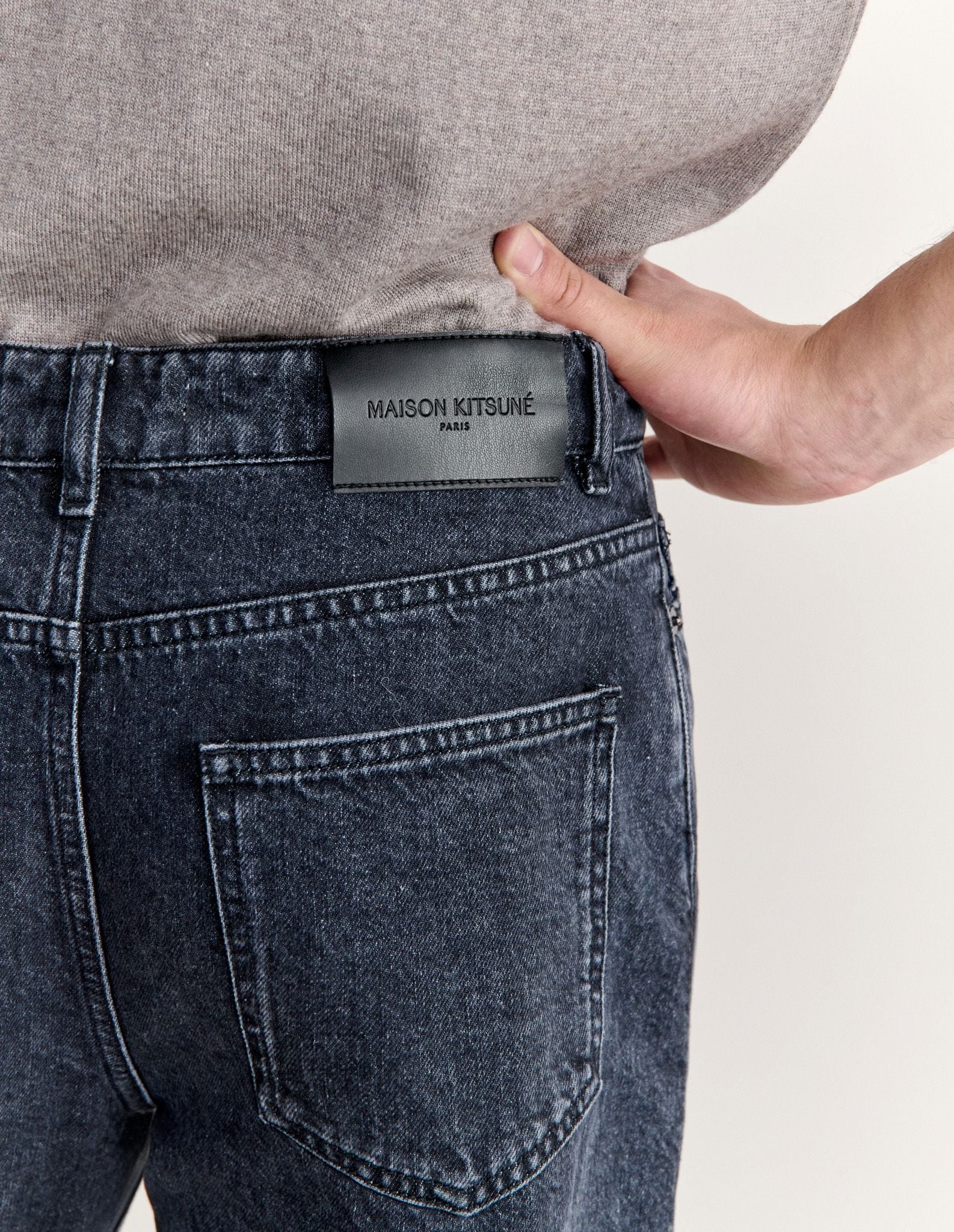 Quần jeans nam Tapered dáng relaxed