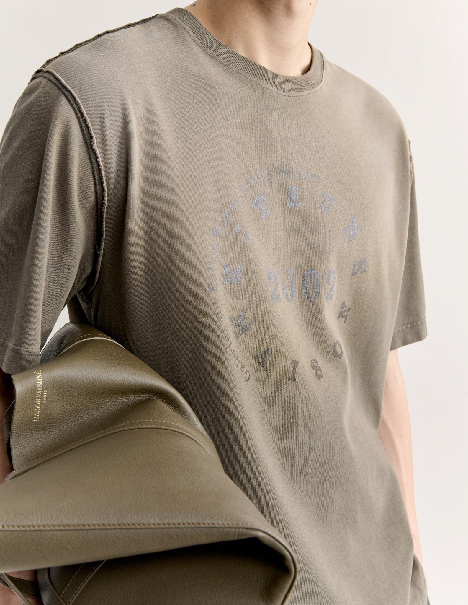 Áo thun nam Circle Stamp phai màu dáng comfort