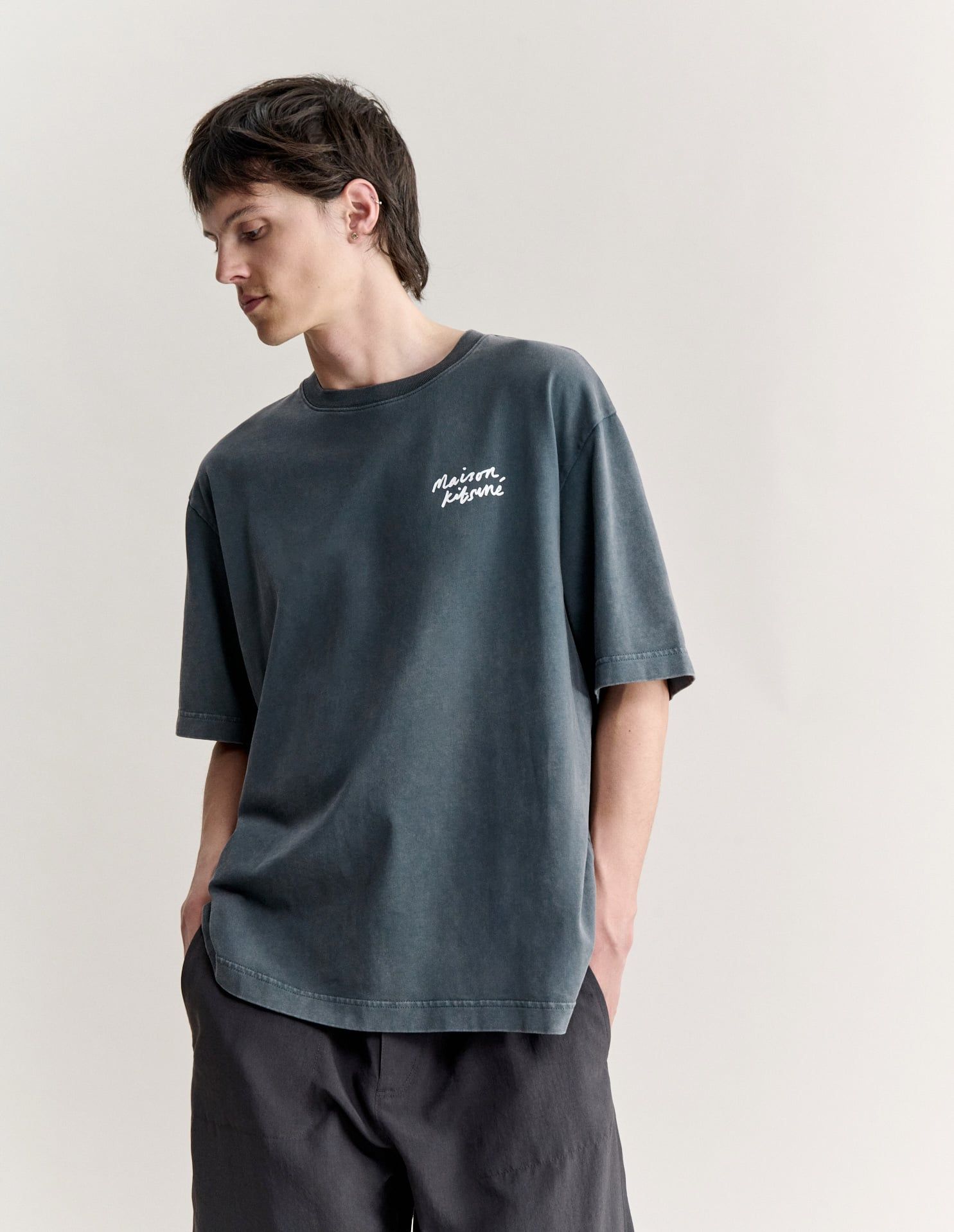 Áo thun nam Maison Kitsuné Handwriting phai màu dáng oversize