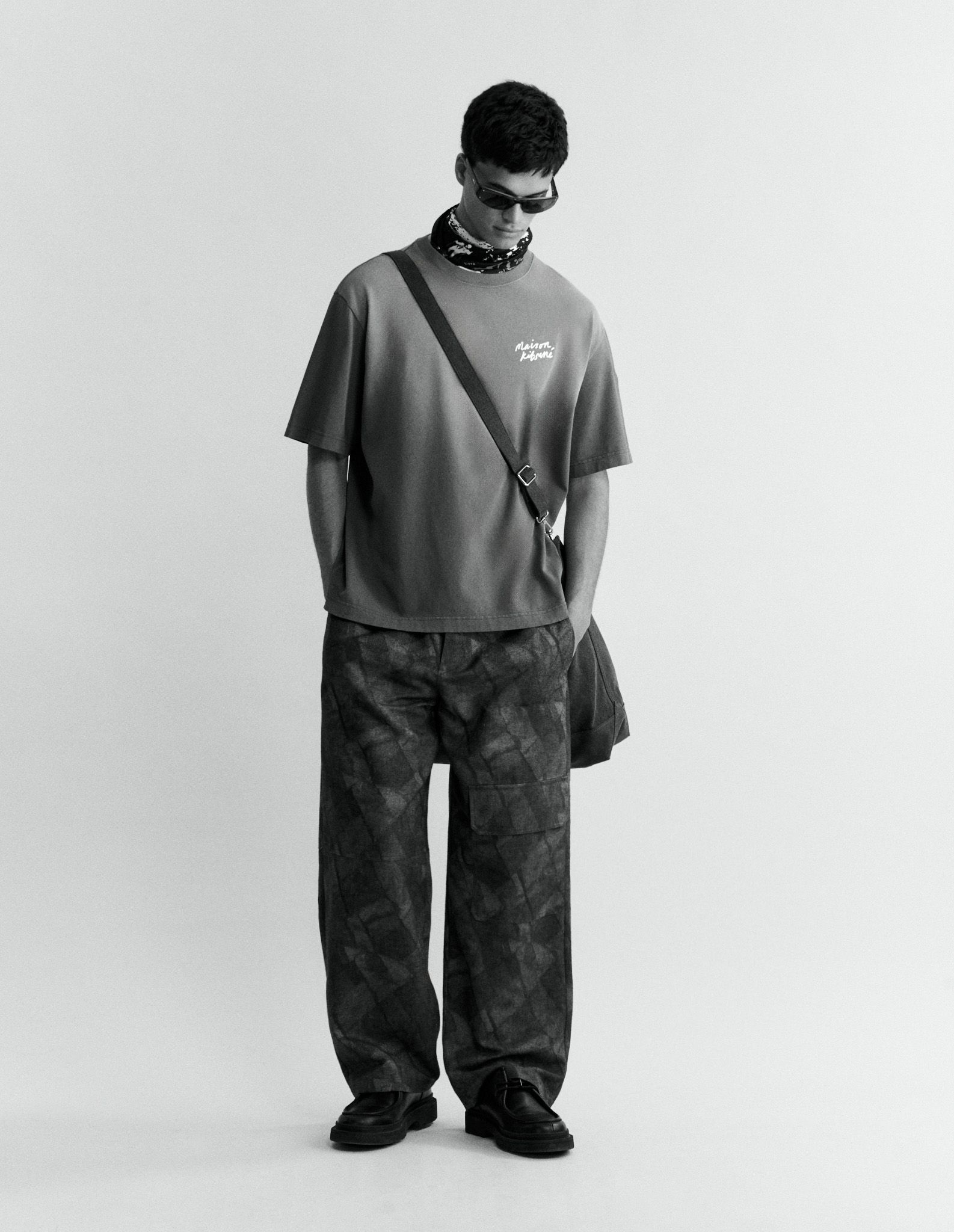 Áo thun nam Maison Kitsuné Handwriting phai màu dáng oversize