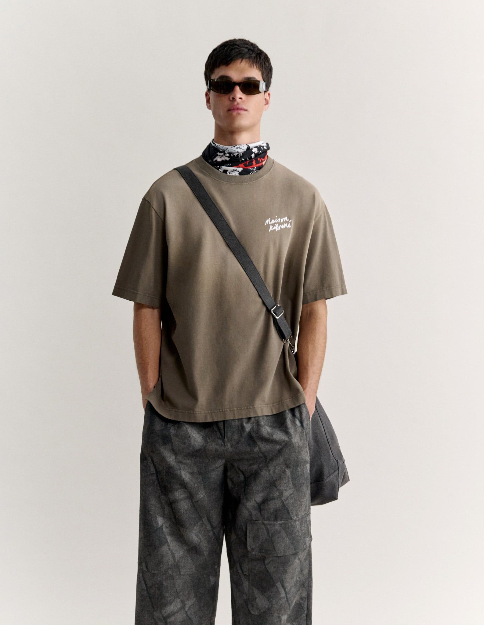 Áo thun nam Maison Kitsuné Handwriting phai màu dáng oversize