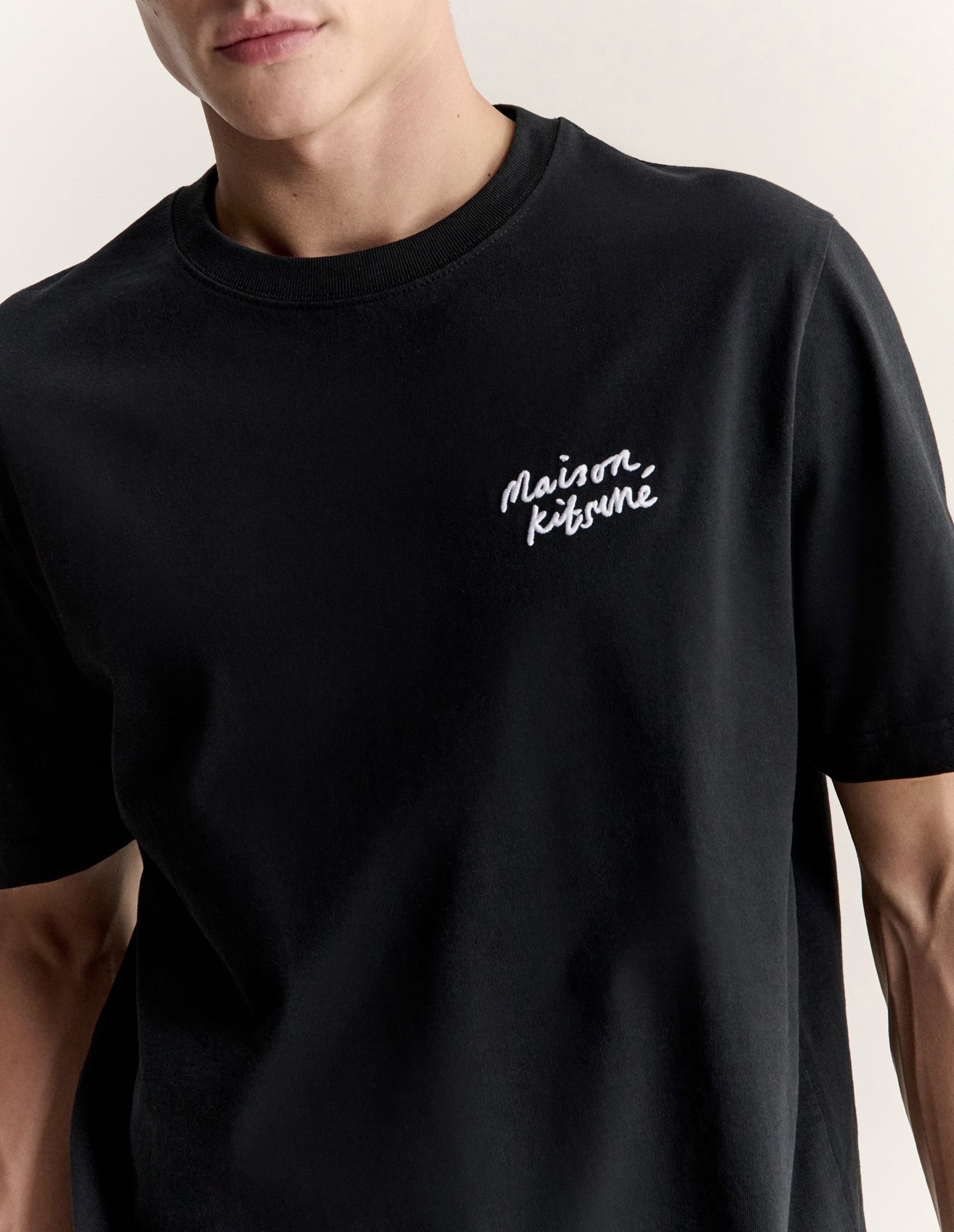 Áo thun nam Maison Kitsuné Handwriting dáng comfort
