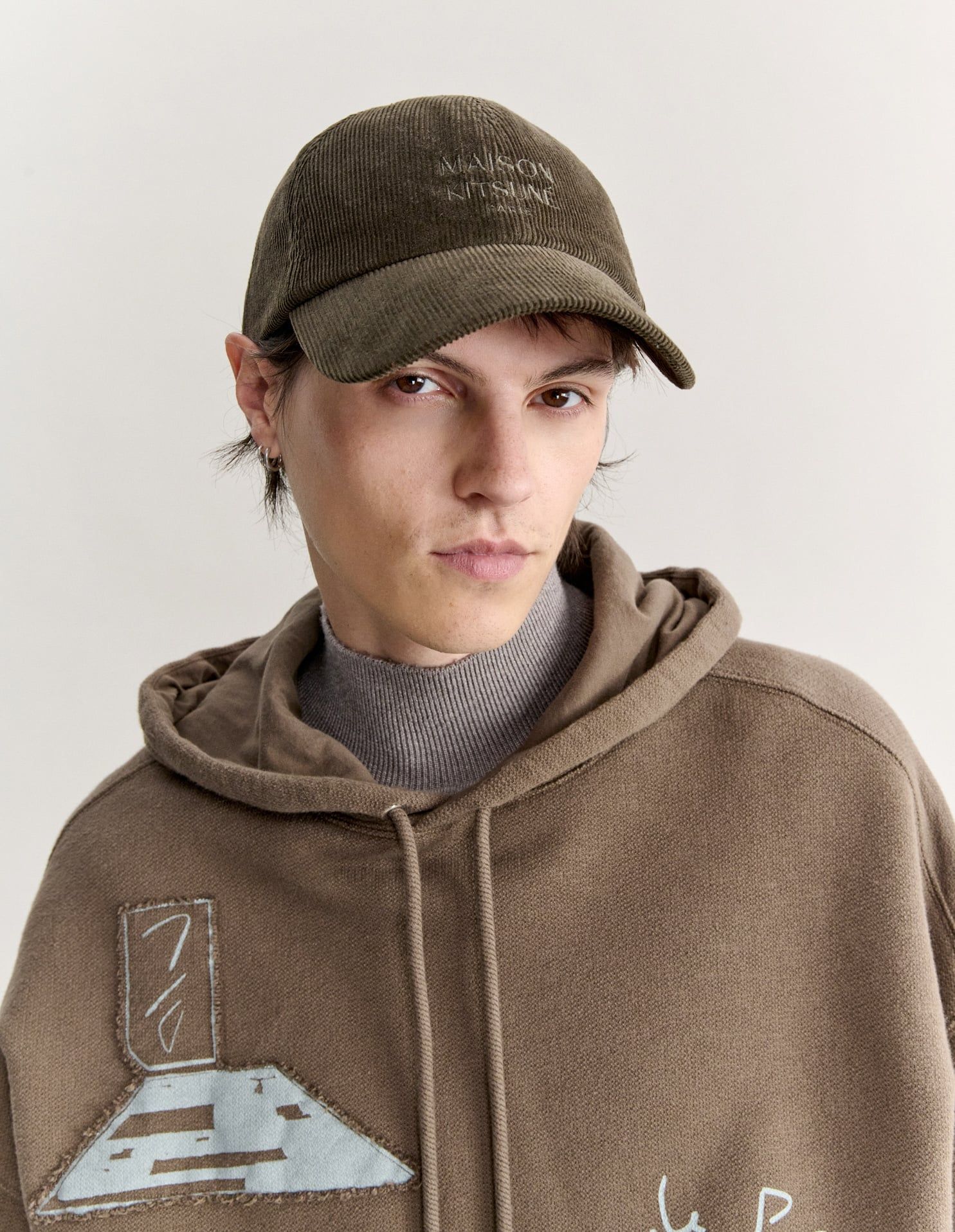 Mũ lưỡi trai Maison Kitsuné Paris nhung tăm