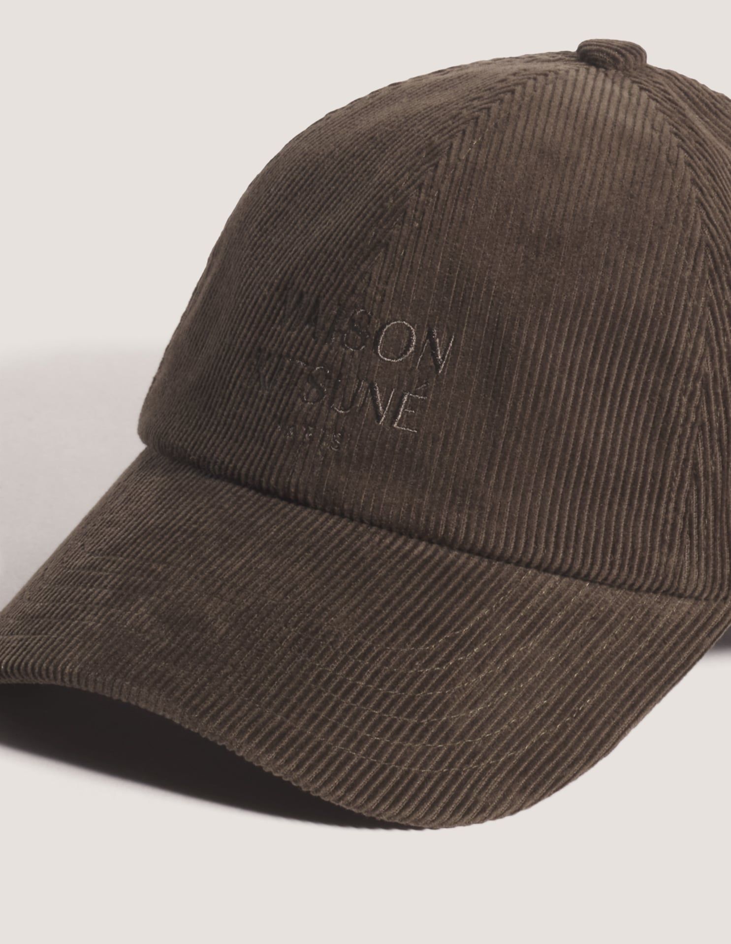 Mũ lưỡi trai Maison Kitsuné Paris nhung tăm