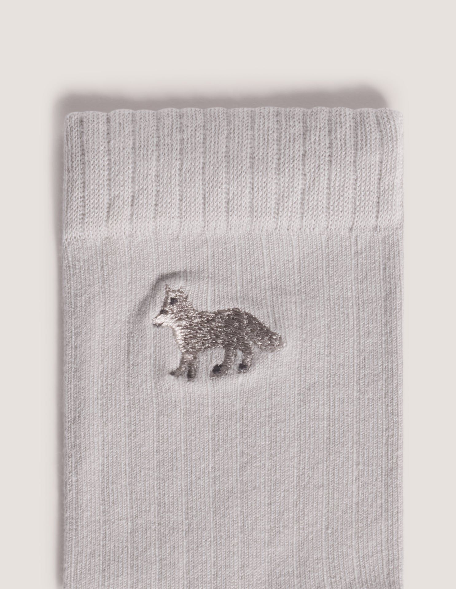 Tất Baby Fox thêu đồng màu