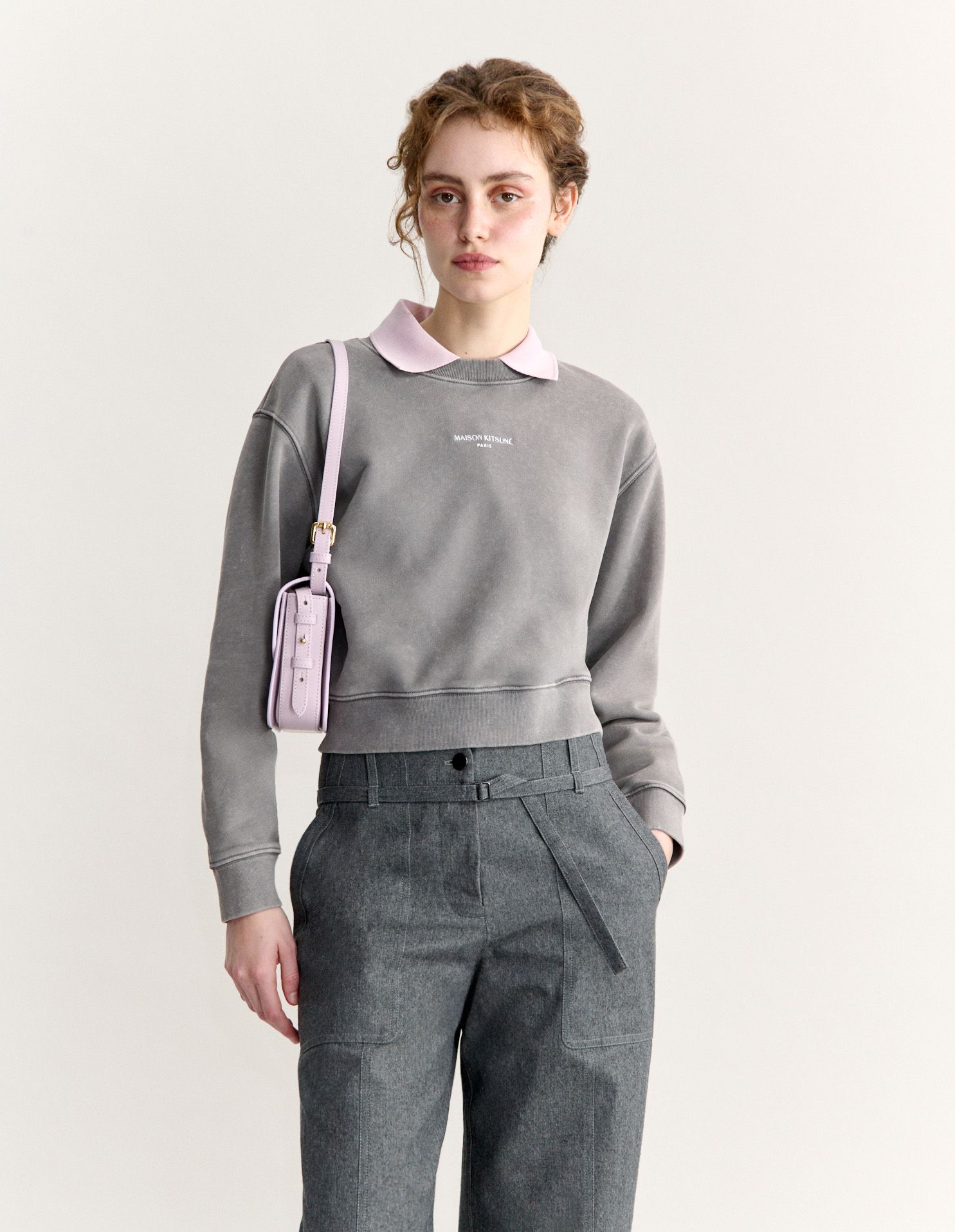 Áo sweatshirt nữ Maison Kitsuné Paris dáng crop