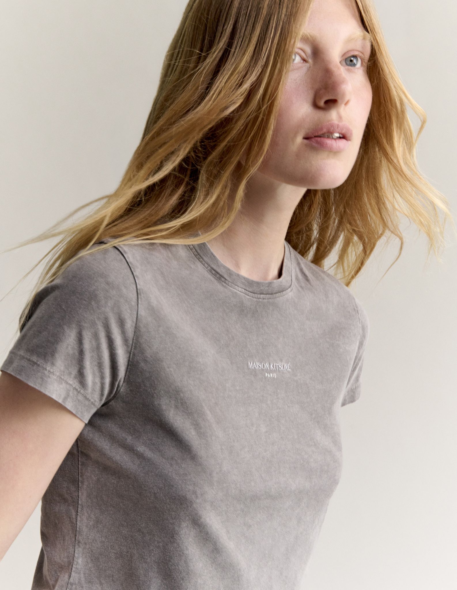 Áo thun nữ Maison Kitsuné Paris dáng baby