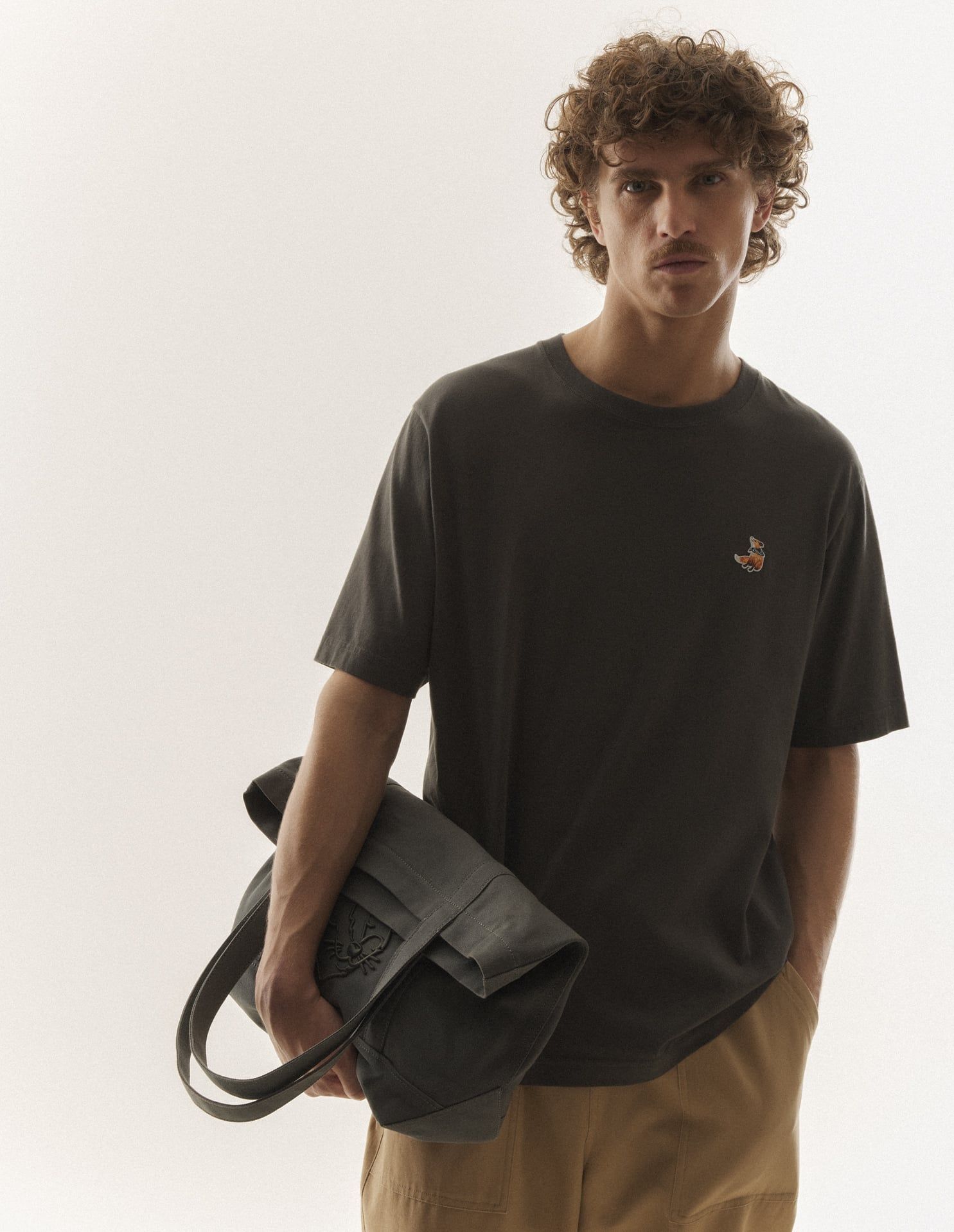 Maison Kitsuné - Áo thun nam Dreaming Fox dáng Comfort