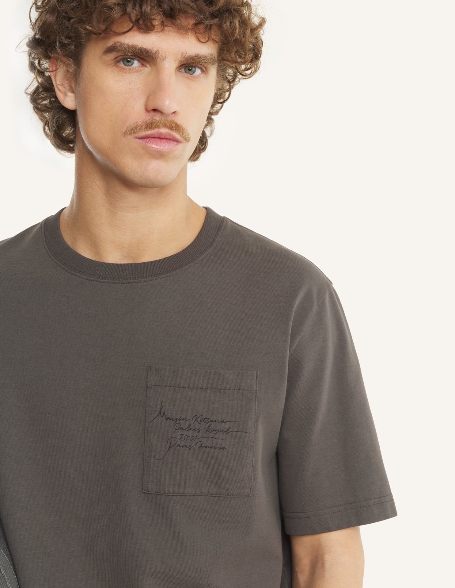 Maison Kitsuné - Áo thun nam Poetic Script dáng Comfort
