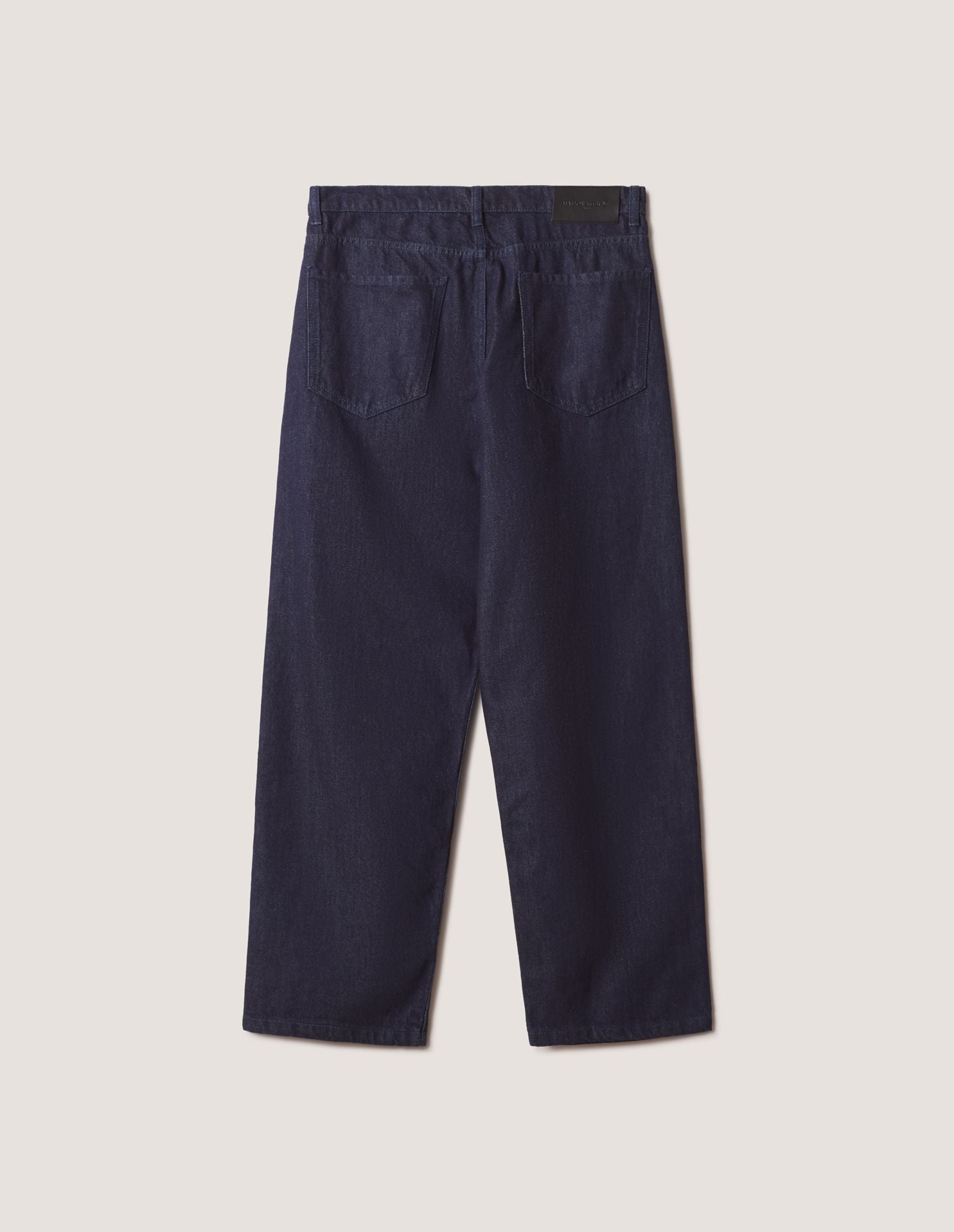 Quần jeans nam dáng relaxed