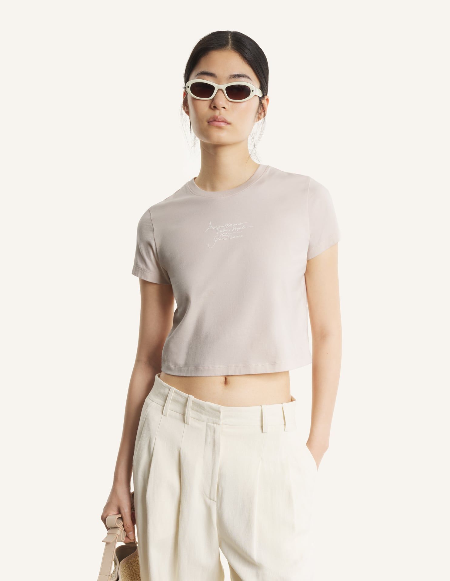 Maison Kitsuné - Áo thun Baby Tee Poetic Script dáng crop
