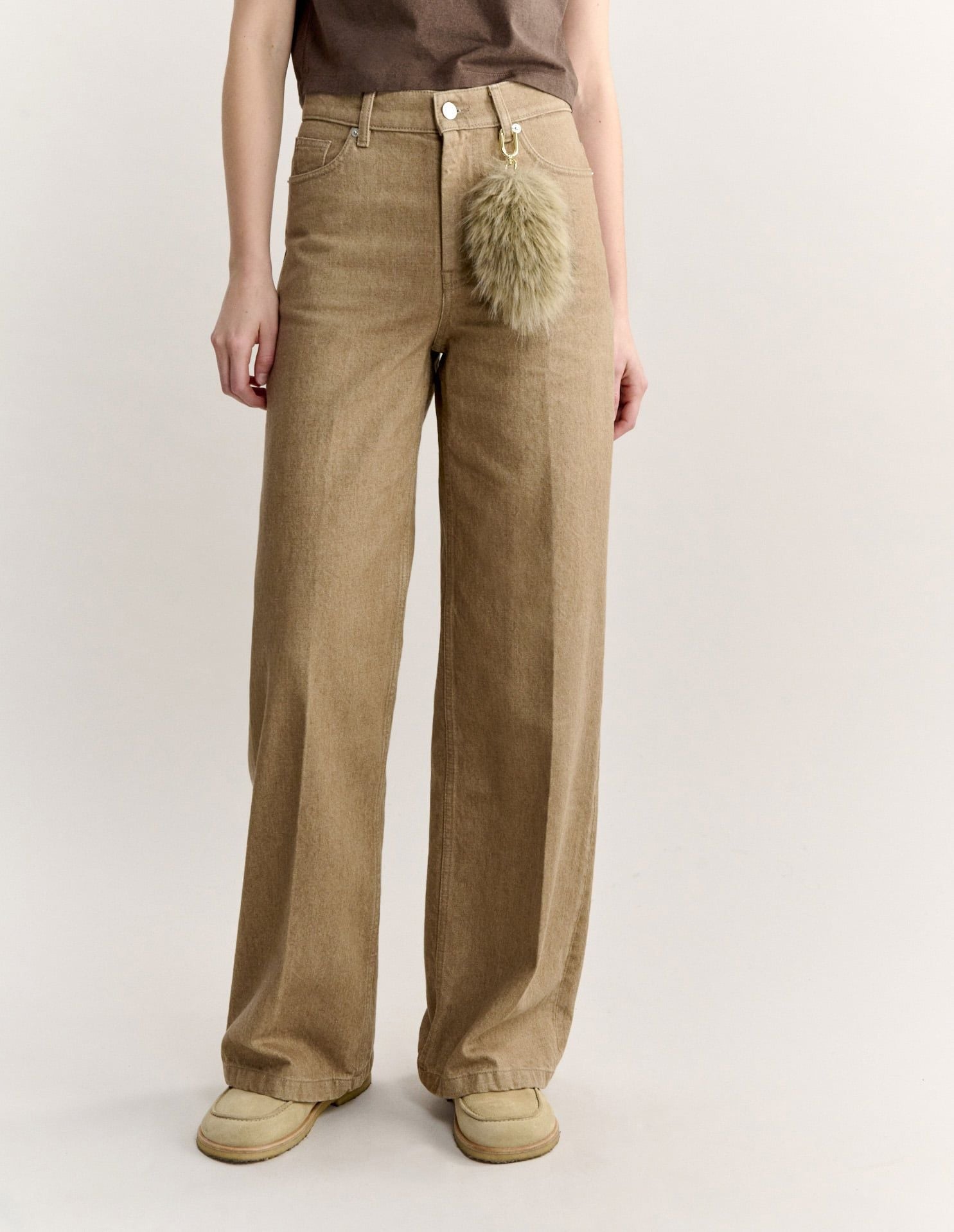 Quần jeans nữ ống rộng màu be