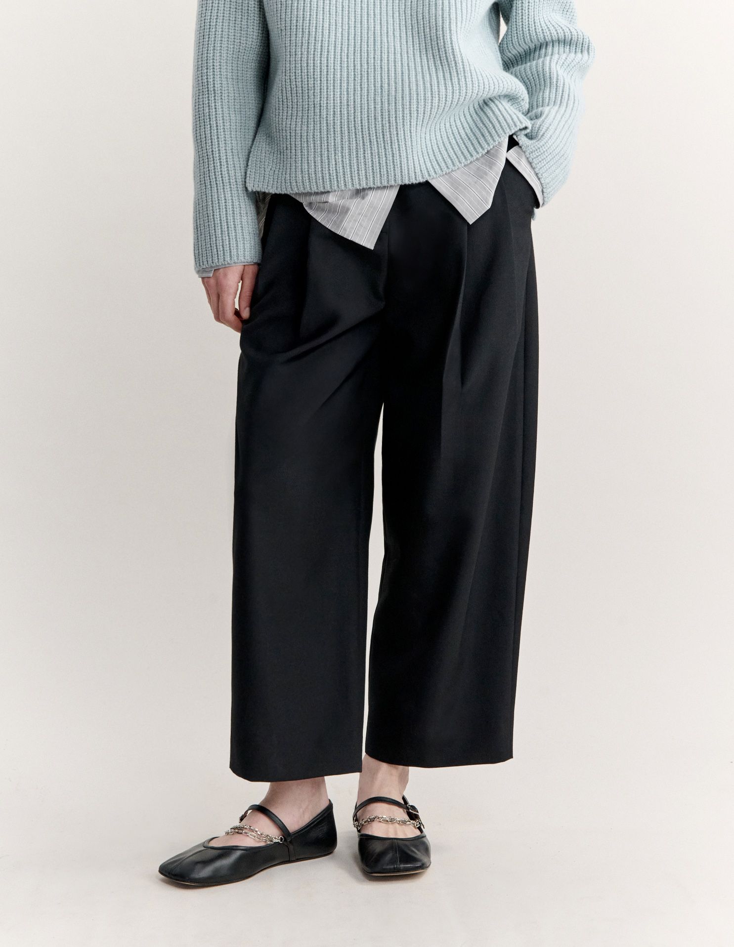 Maison Kitsuné - Quần nữ carrot xếp ly dáng lửng