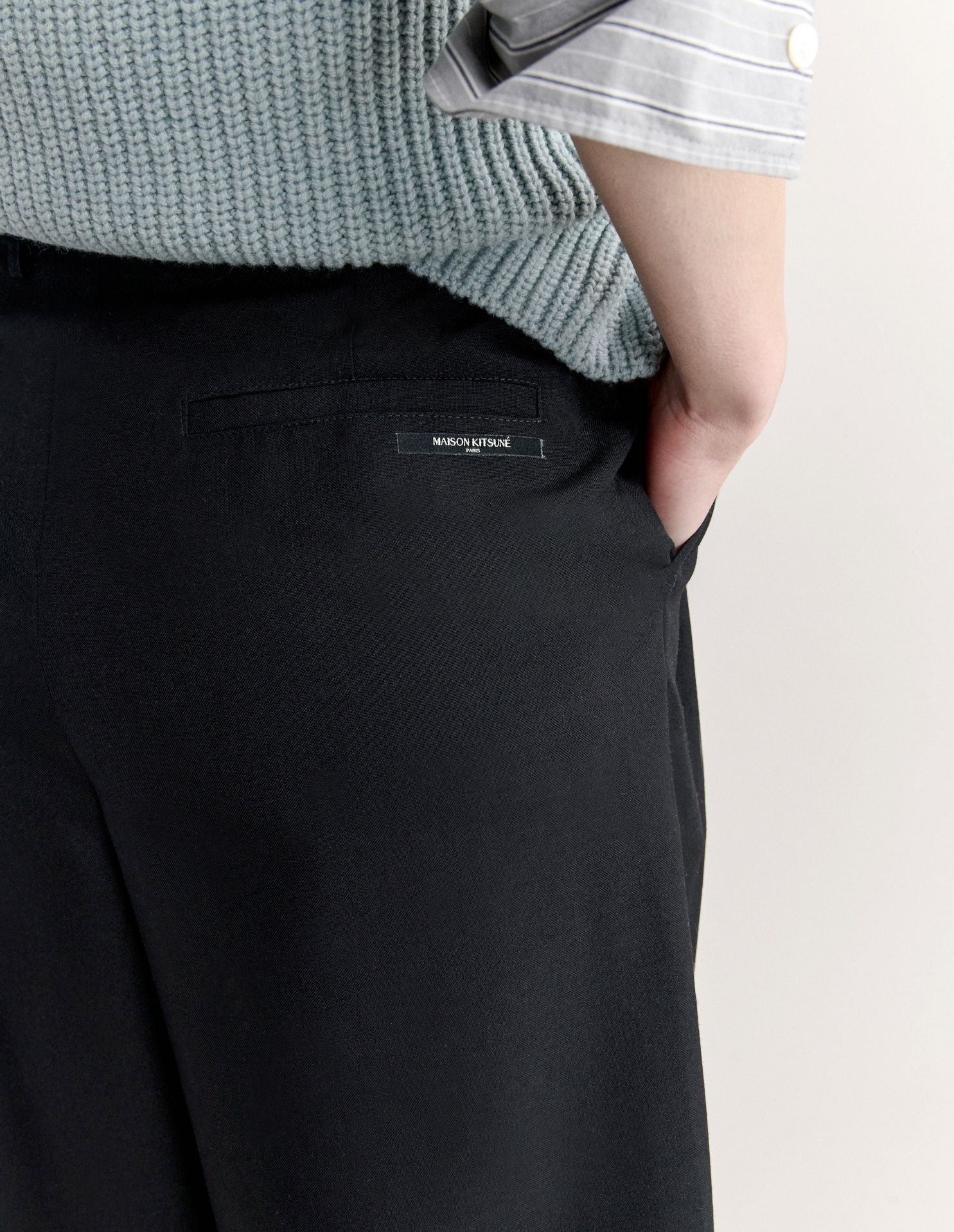 Maison Kitsuné - Quần nữ carrot xếp ly dáng lửng