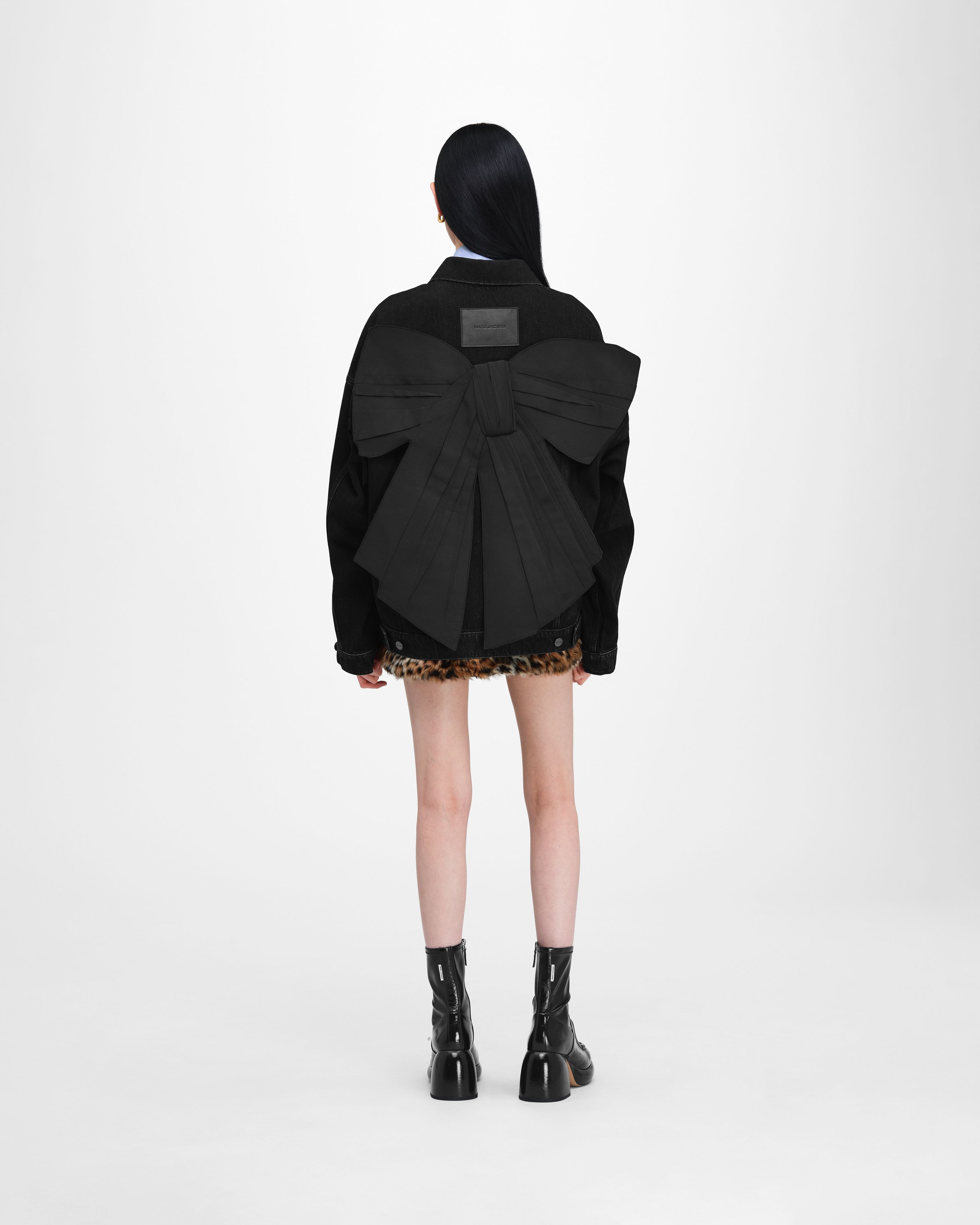 Áo khoác Tracker Oversized Bow
