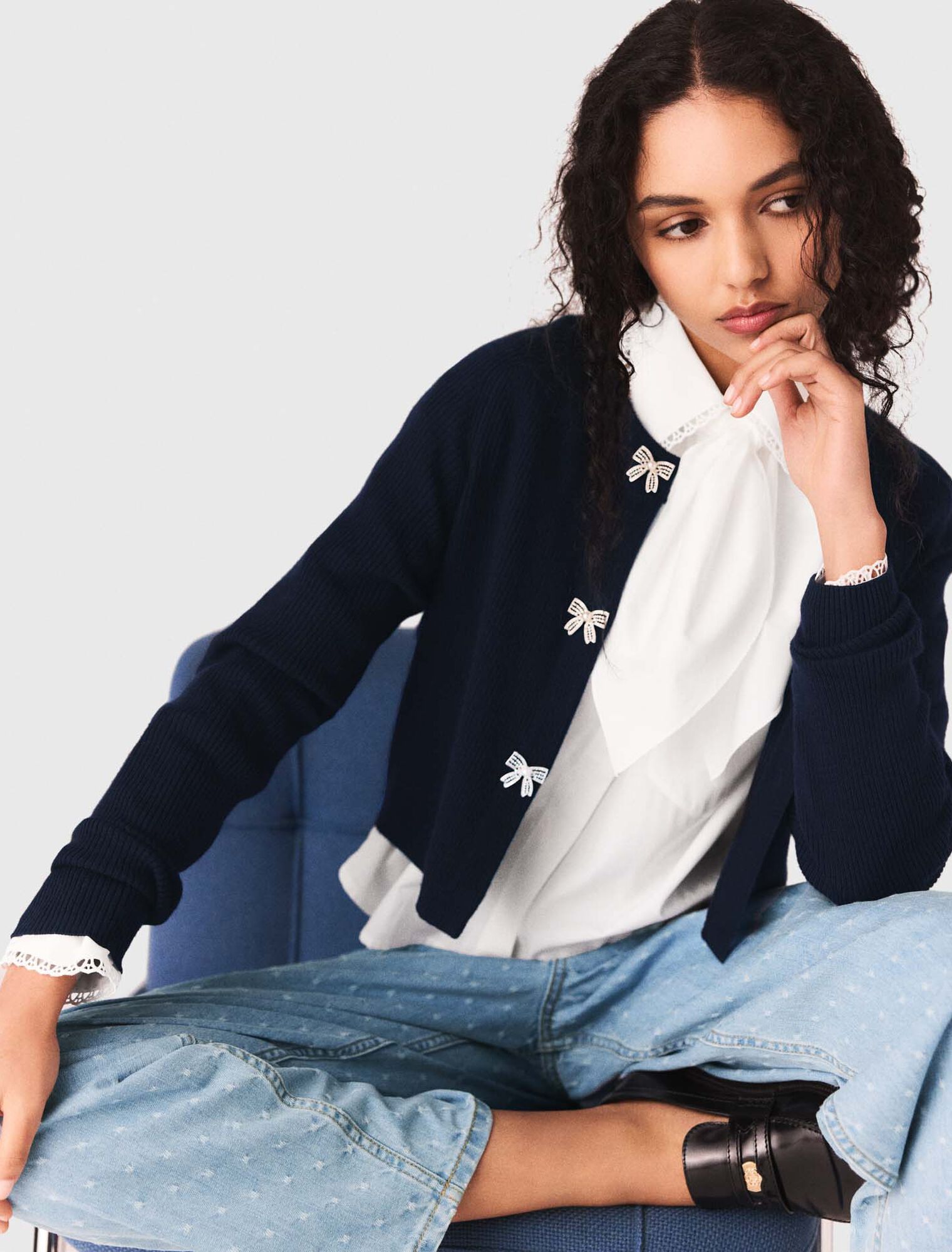 Maje - Áo len cài nút đính trang sức nơ