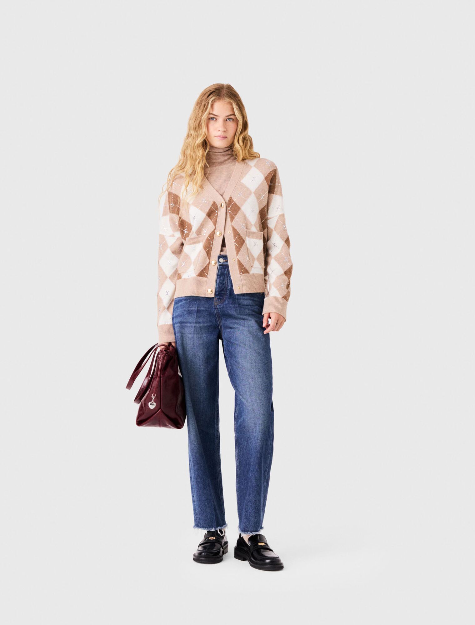 Áo cardigan họa tiết argyle đính rhinestone