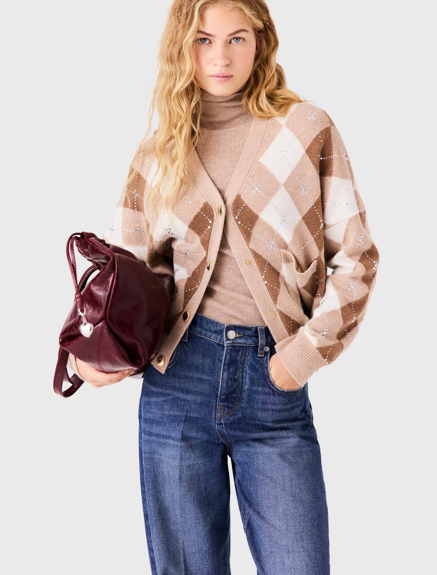 Áo cardigan họa tiết argyle đính rhinestone