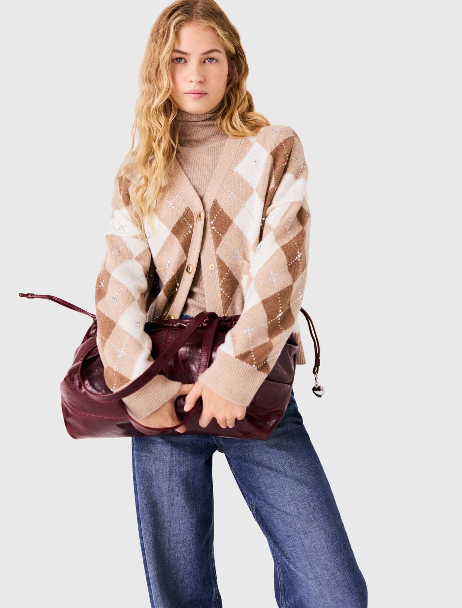 Áo cardigan họa tiết argyle đính rhinestone