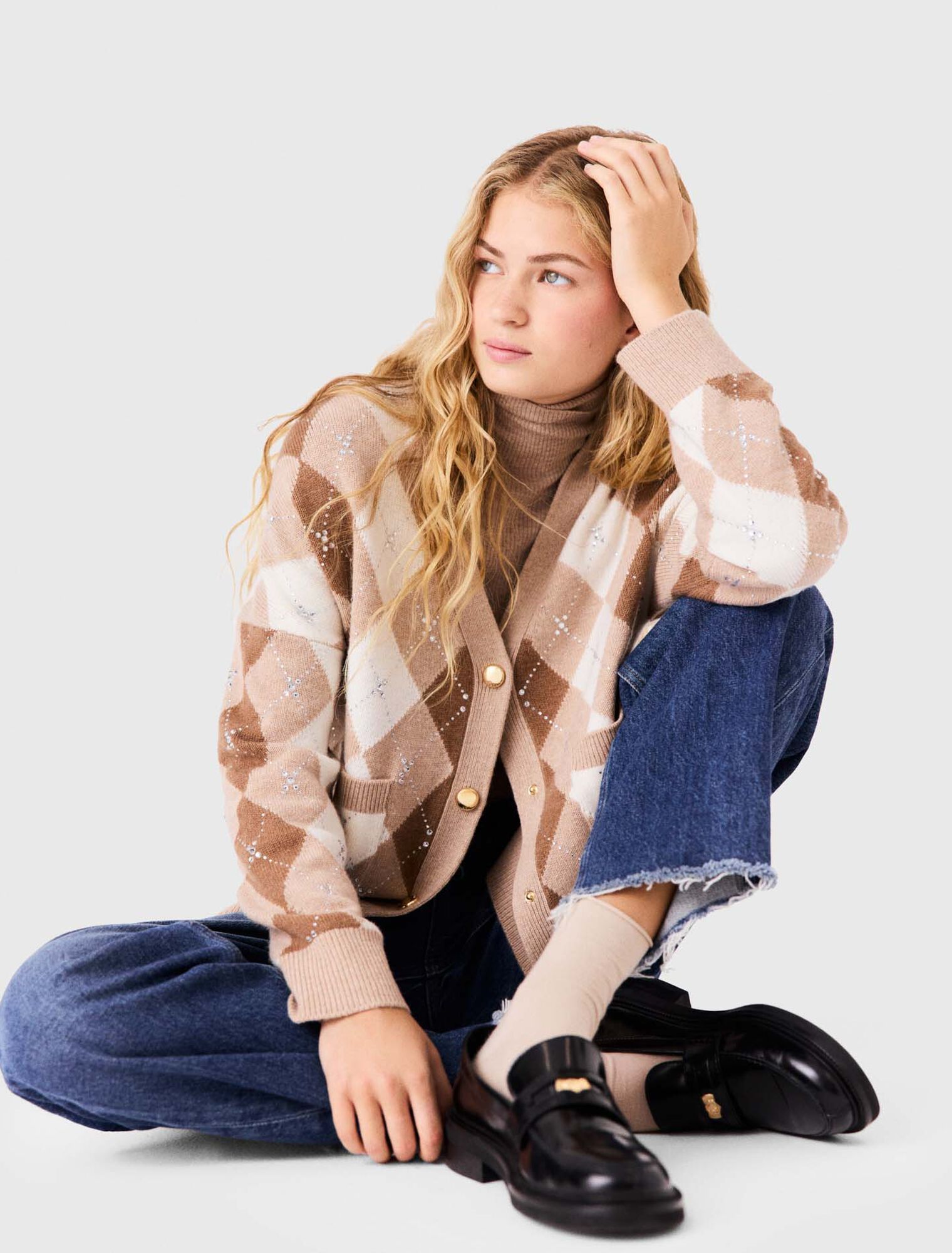 Áo cardigan họa tiết argyle đính rhinestone