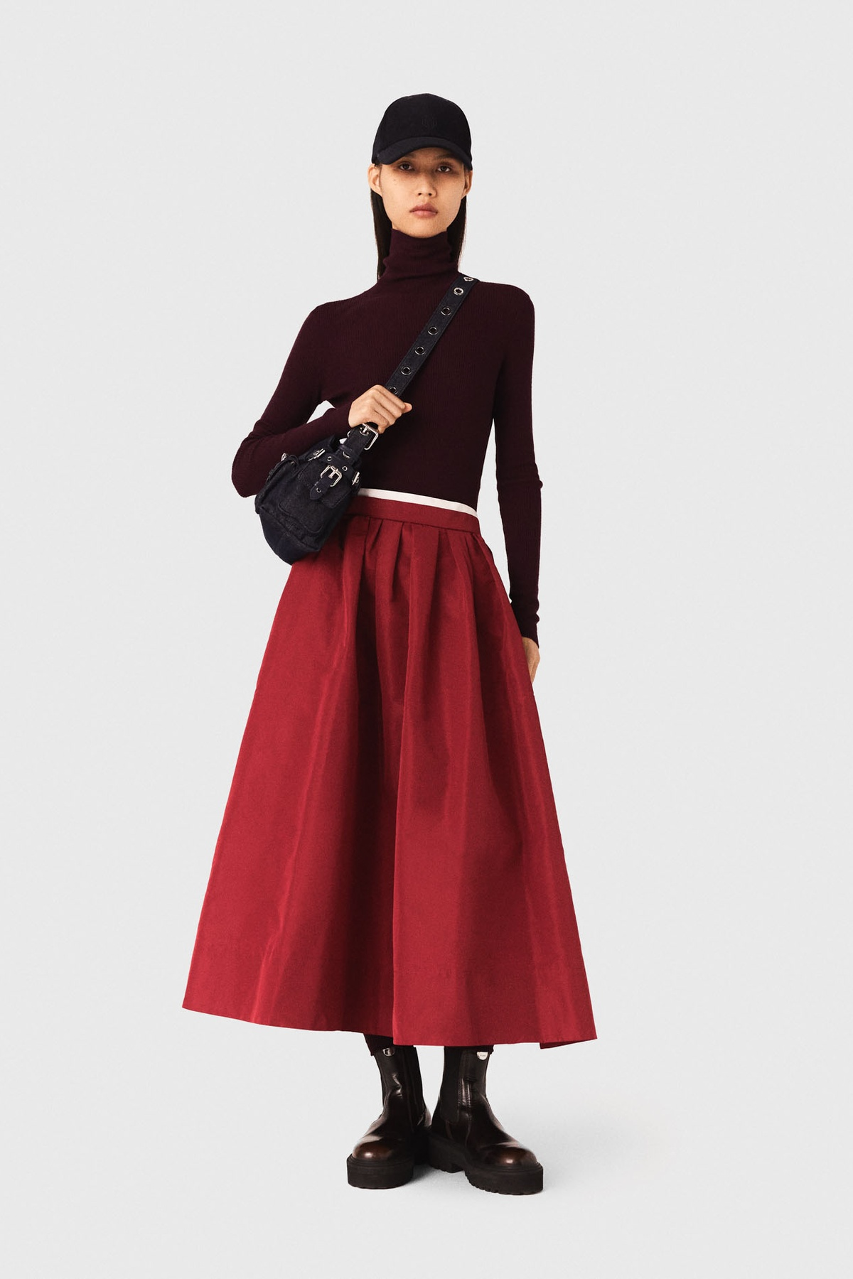 Chân váy midi xếp ly