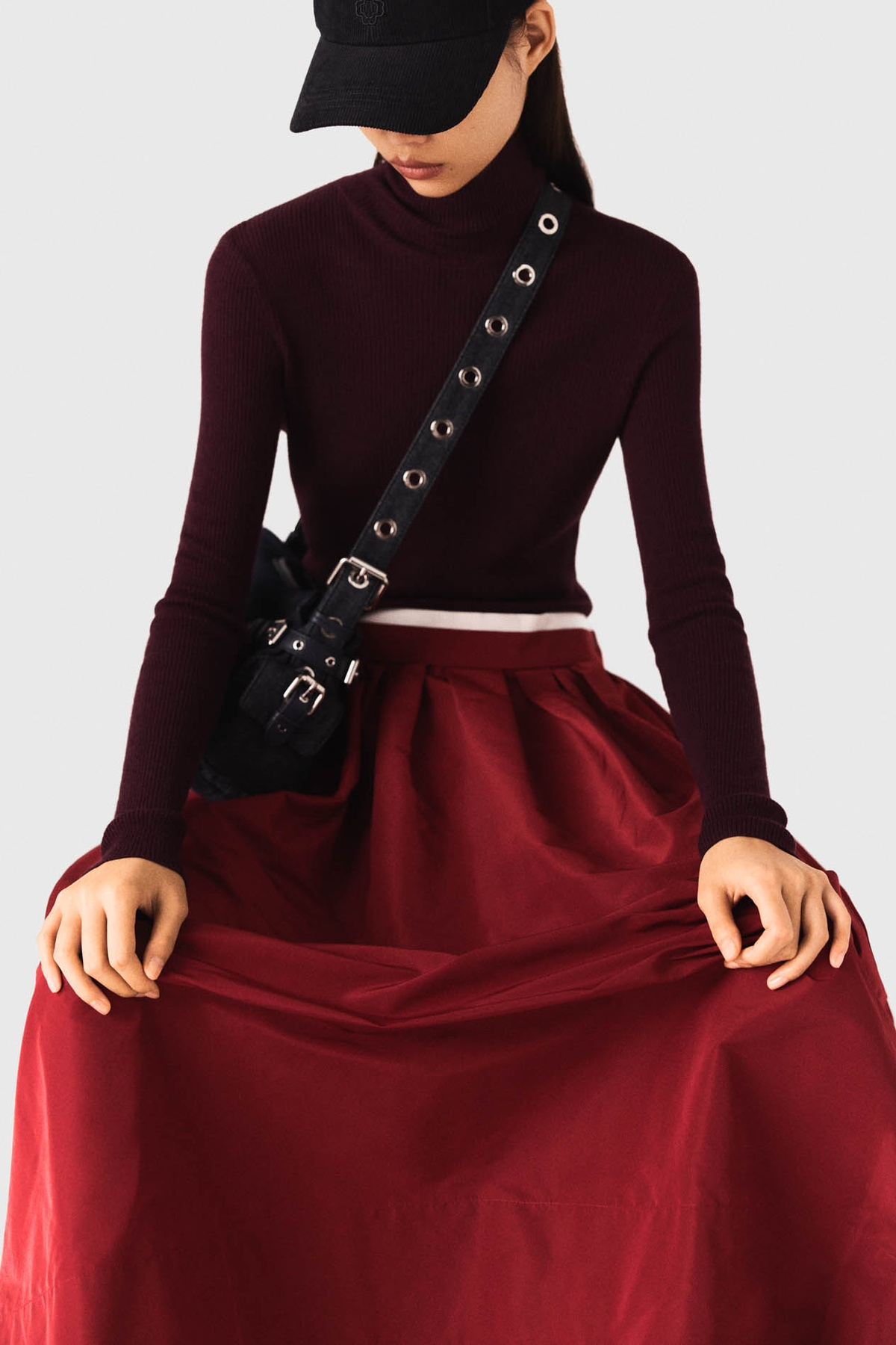 Chân váy midi xếp ly