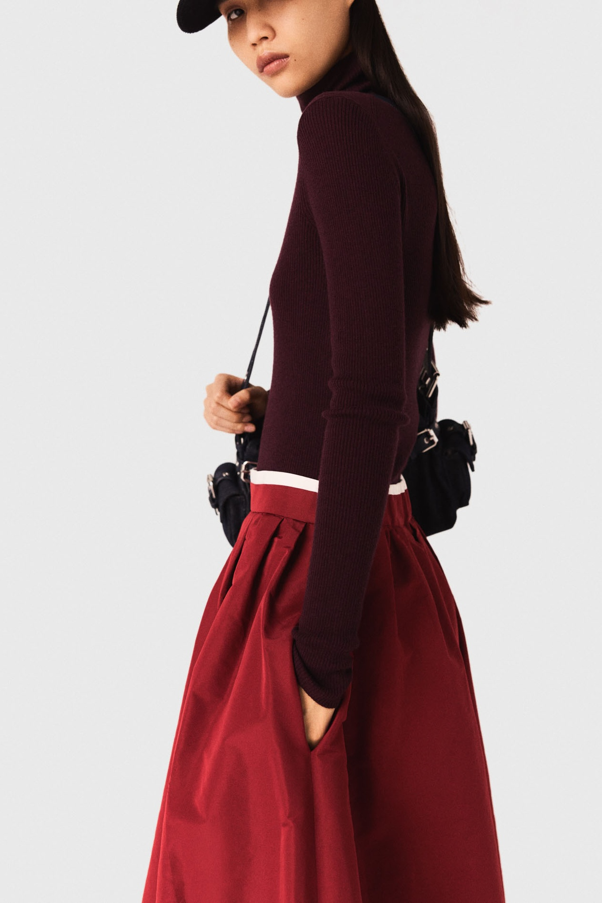 Chân váy midi xếp ly