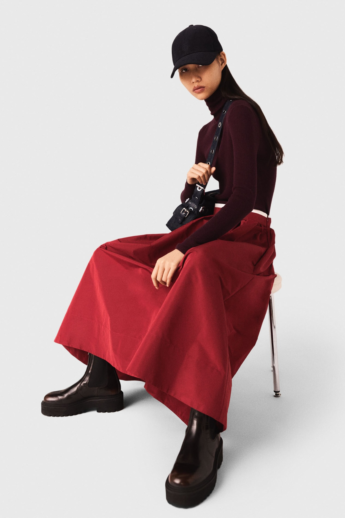 Chân váy midi xếp ly