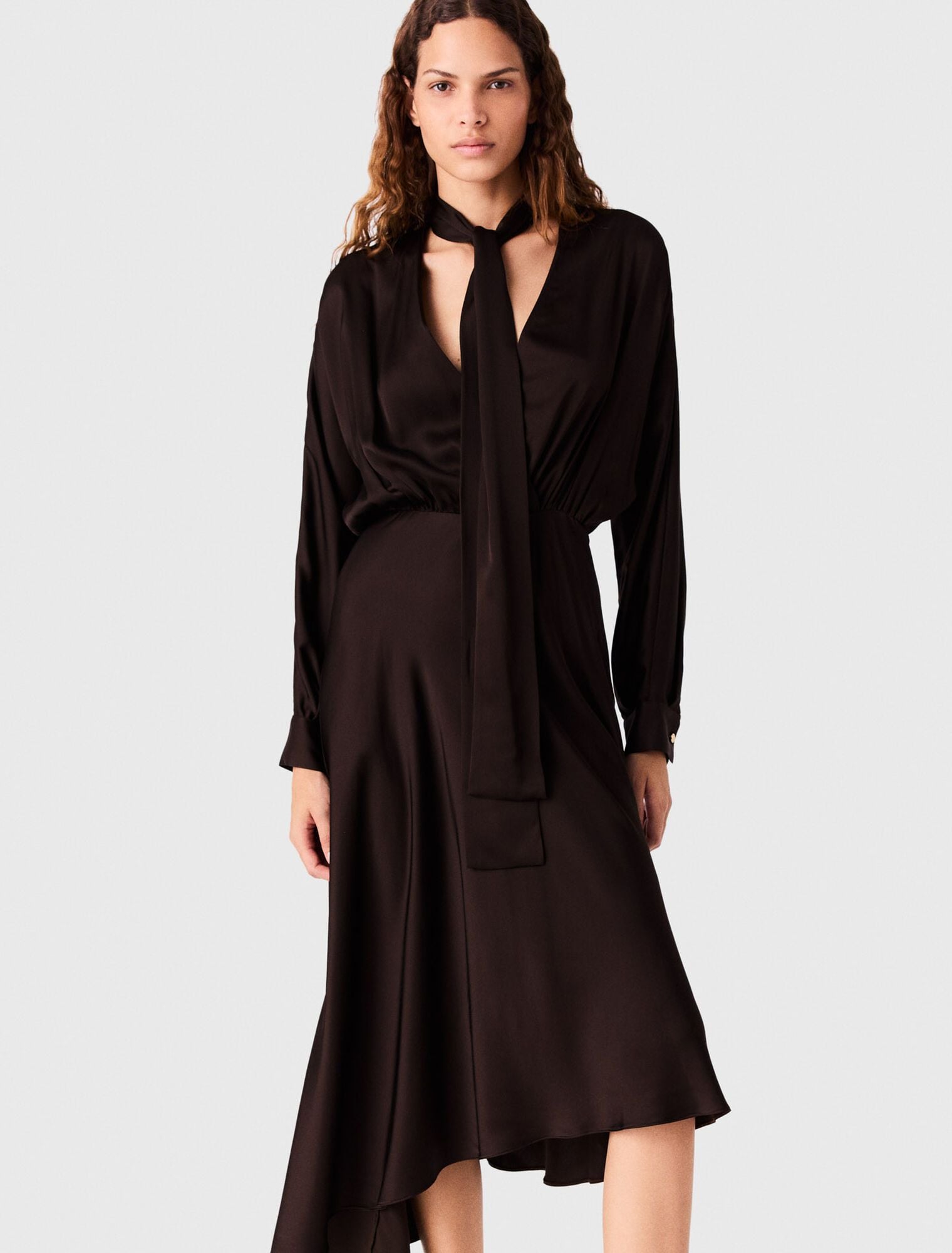 Đầm midi satin bất đối xứng