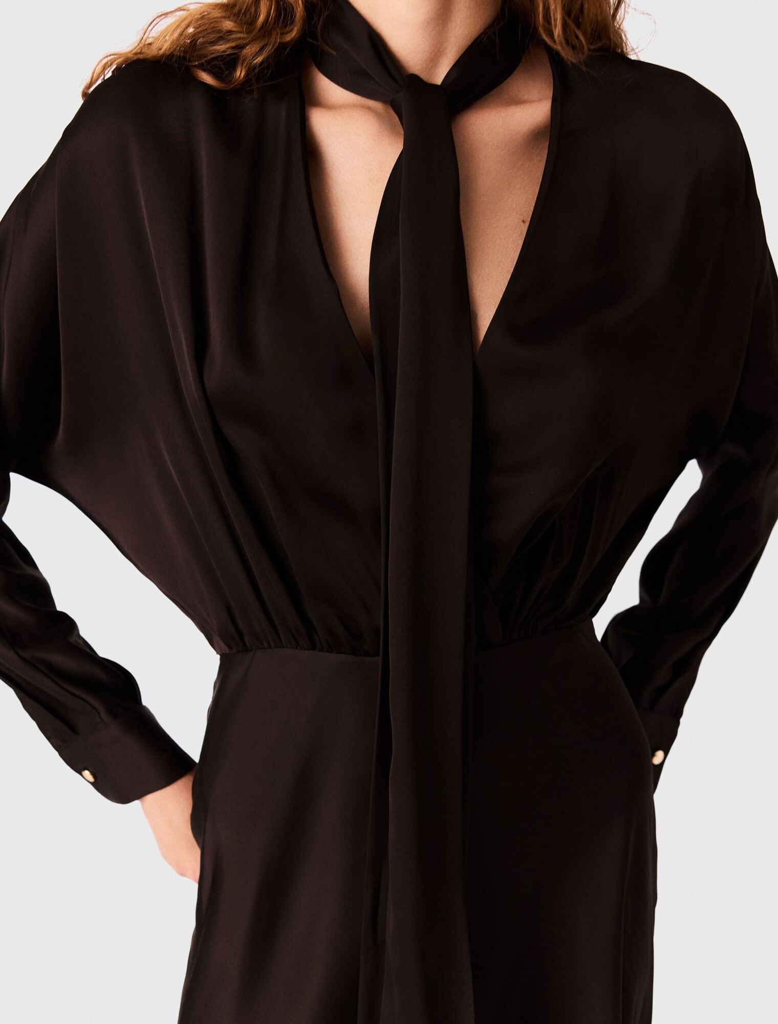 Đầm midi satin bất đối xứng