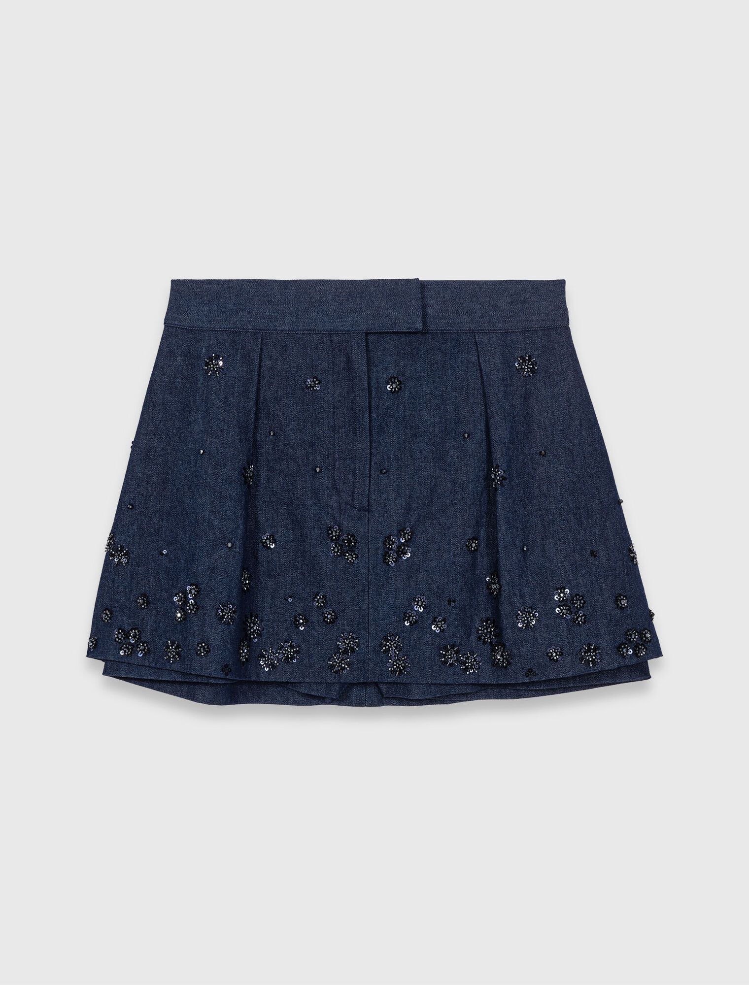 Quần short denim nhiều lớp có hoạ tiết thêu