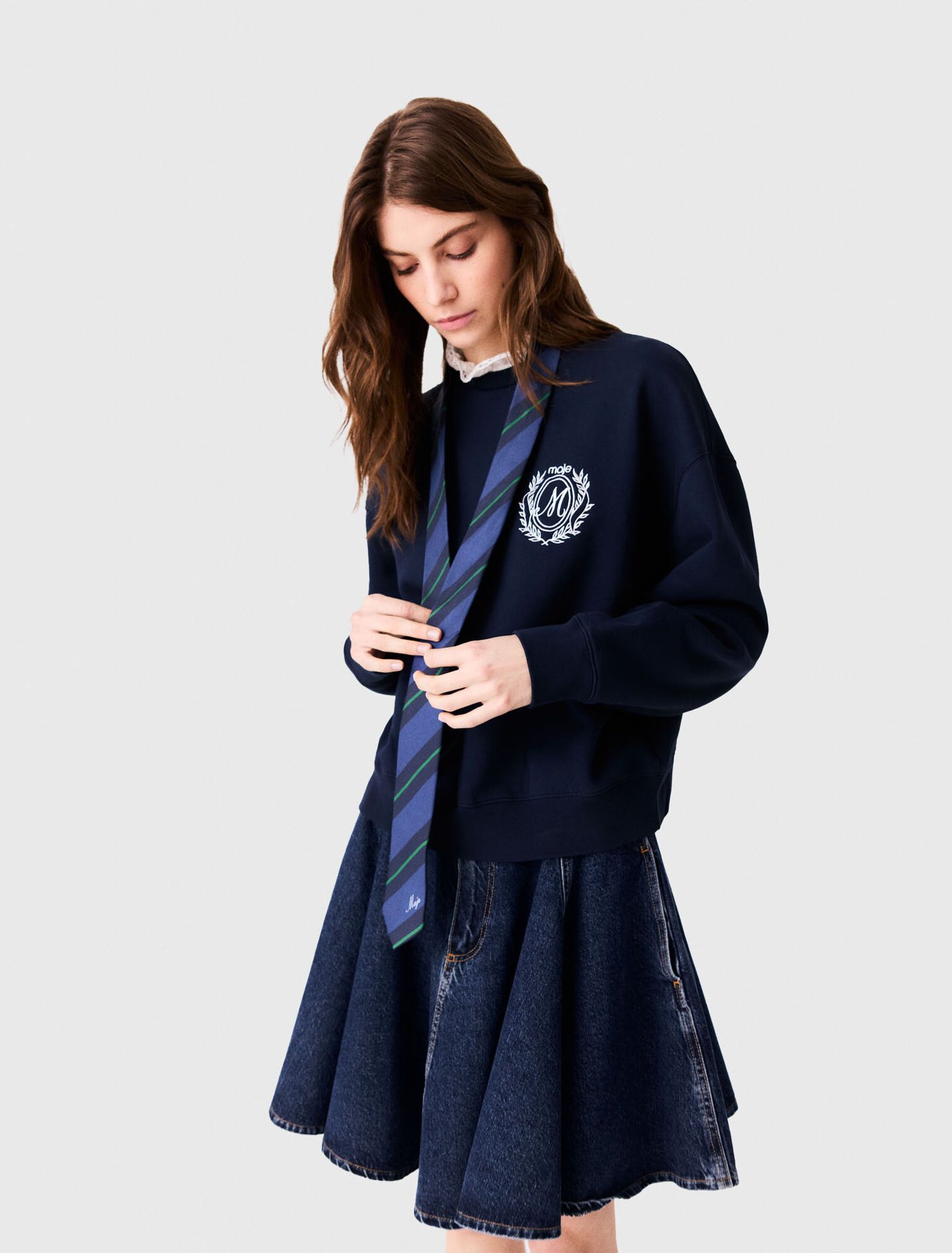 Áo nỉ chi tiết vải poplin