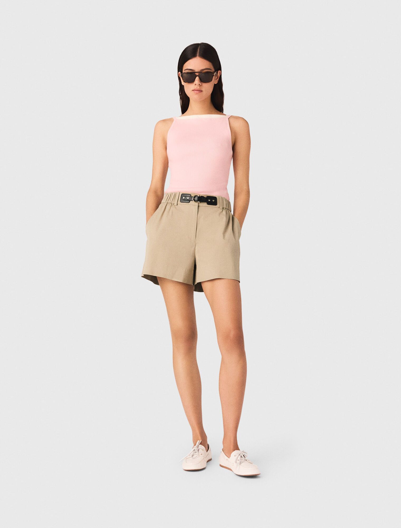 Áo tank top cổ vuông