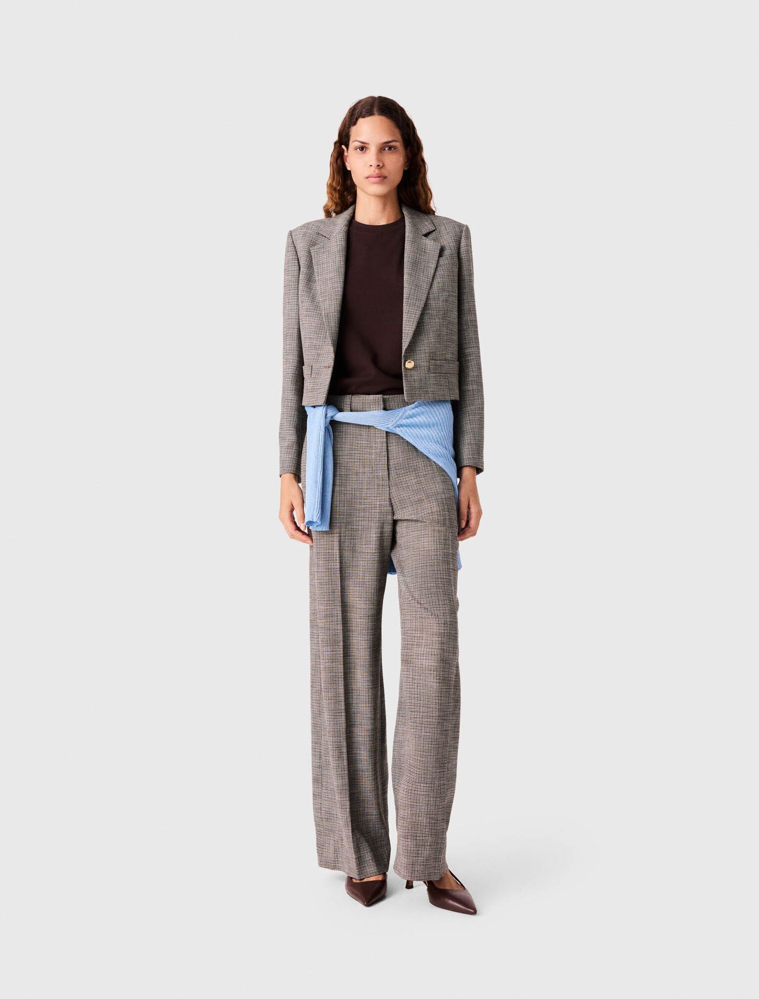 Áo blazer kẻ dáng ngắn