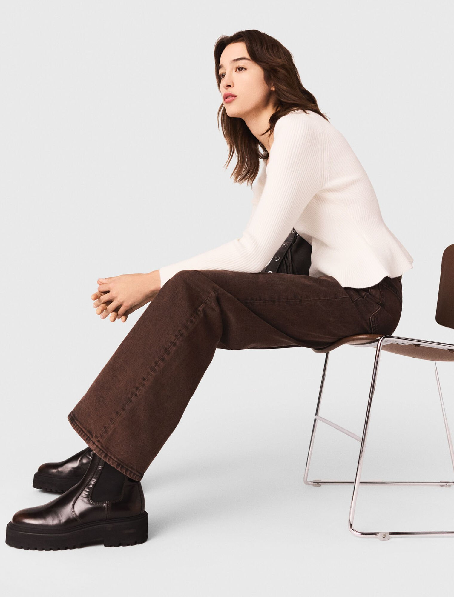 Maje - Quần jeans ống loe kèm dây xích