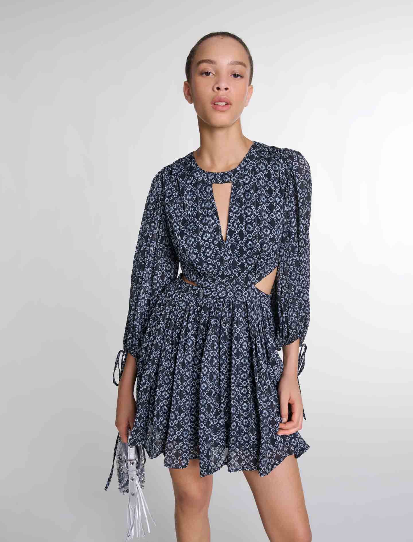Maje - Đầm ngắn họa tiết monogram cut out eo
