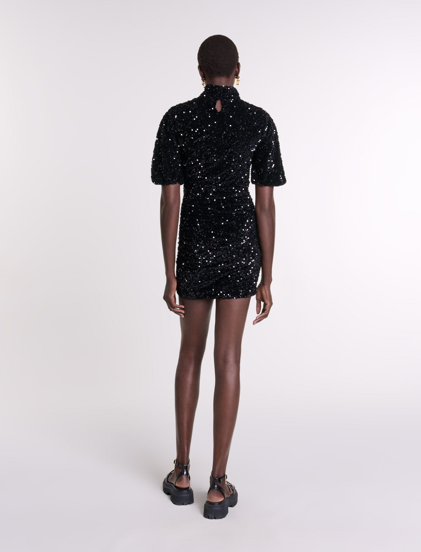 Maje - Đầm ngắn nhung sequin cổ tàu