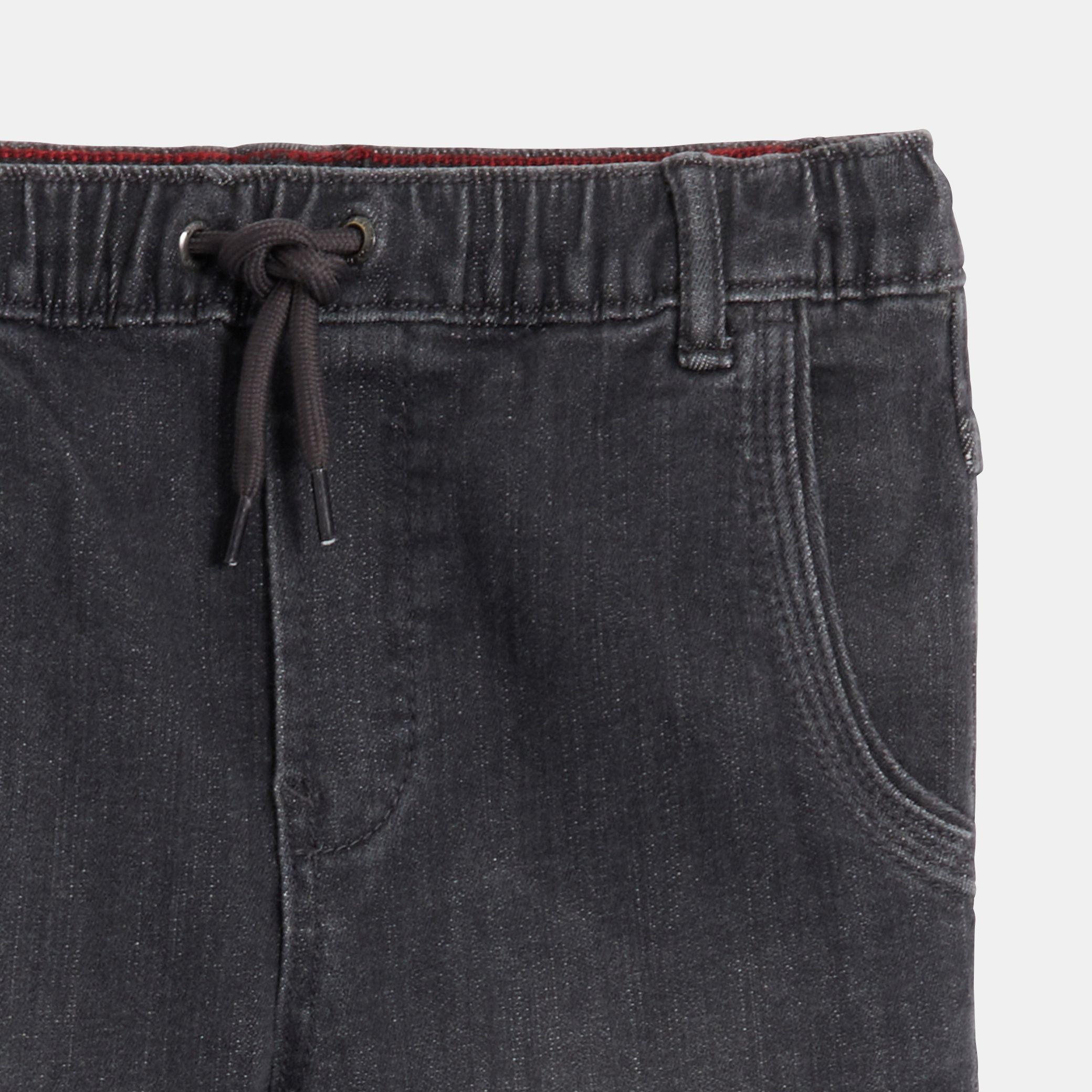 Quần jeans dáng ôm
