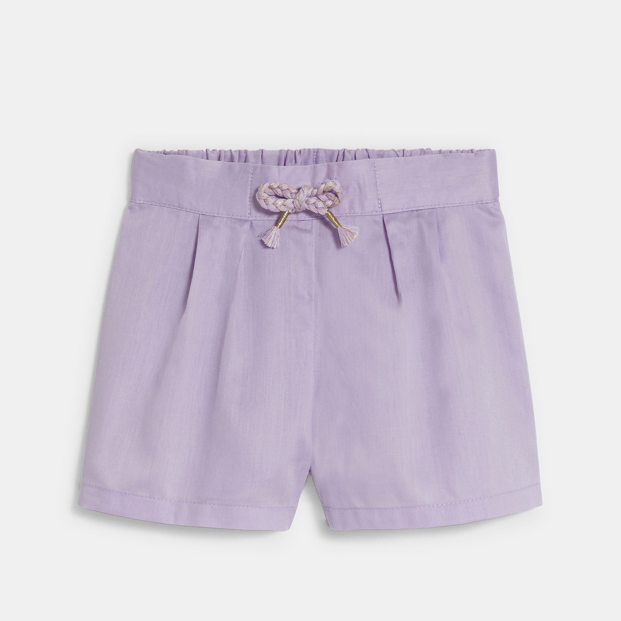 Quần short vải xếp sang trọng