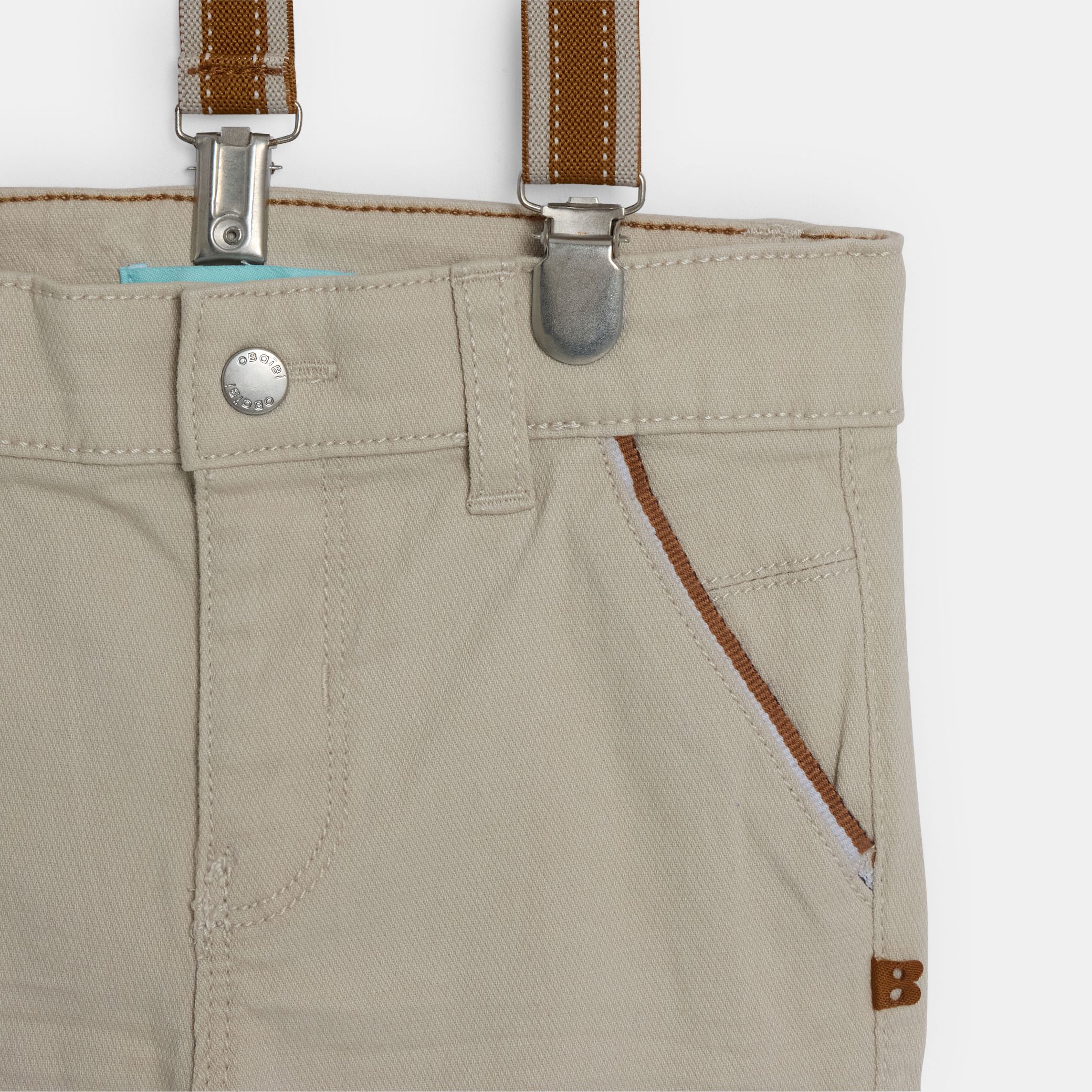 Quần short bermuda có đai